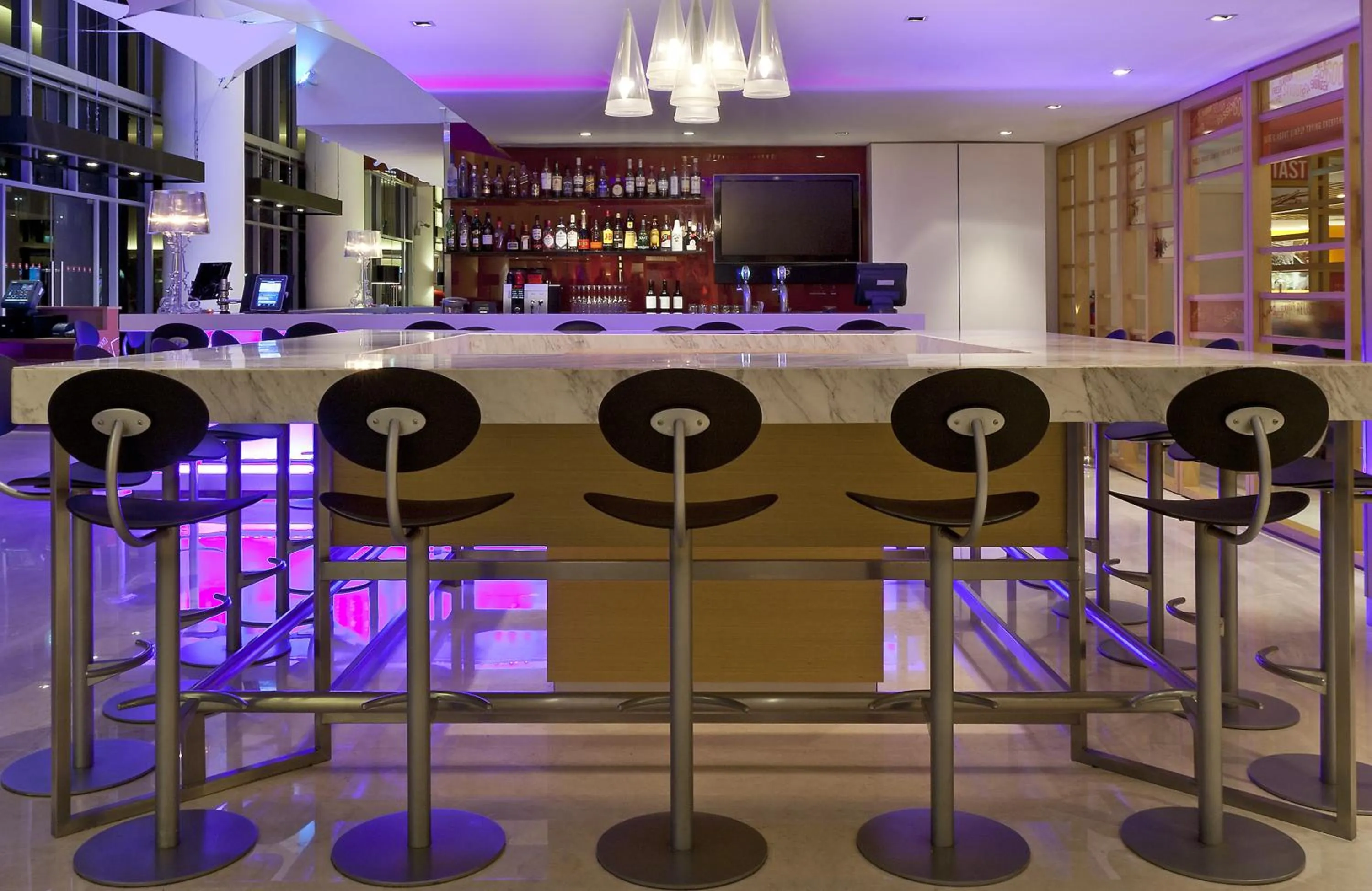 Lounge or bar in Ibis Singapore on Bencoolen - Newly Renovated