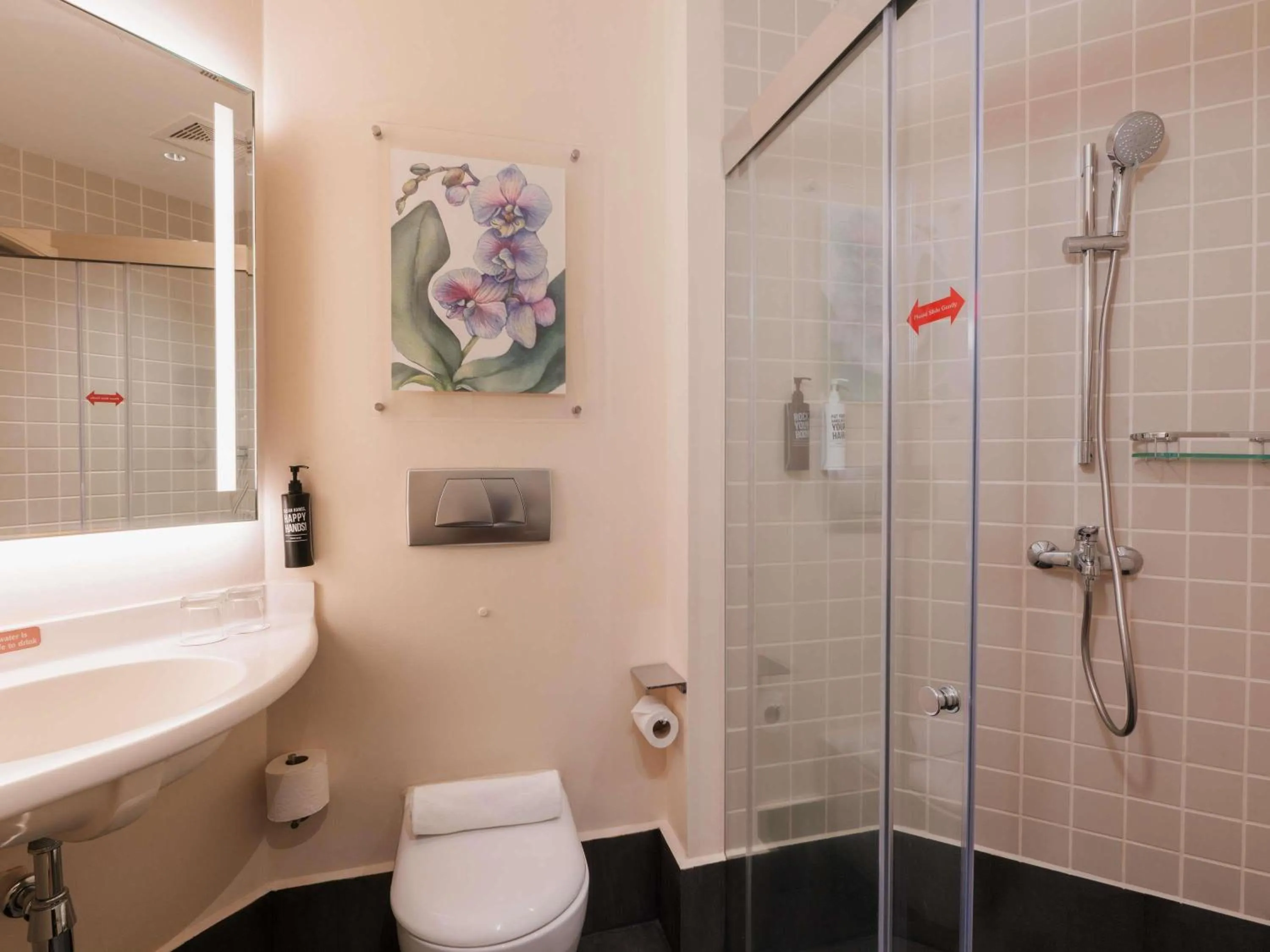 Bedroom in Ibis Singapore on Bencoolen - Newly Renovated