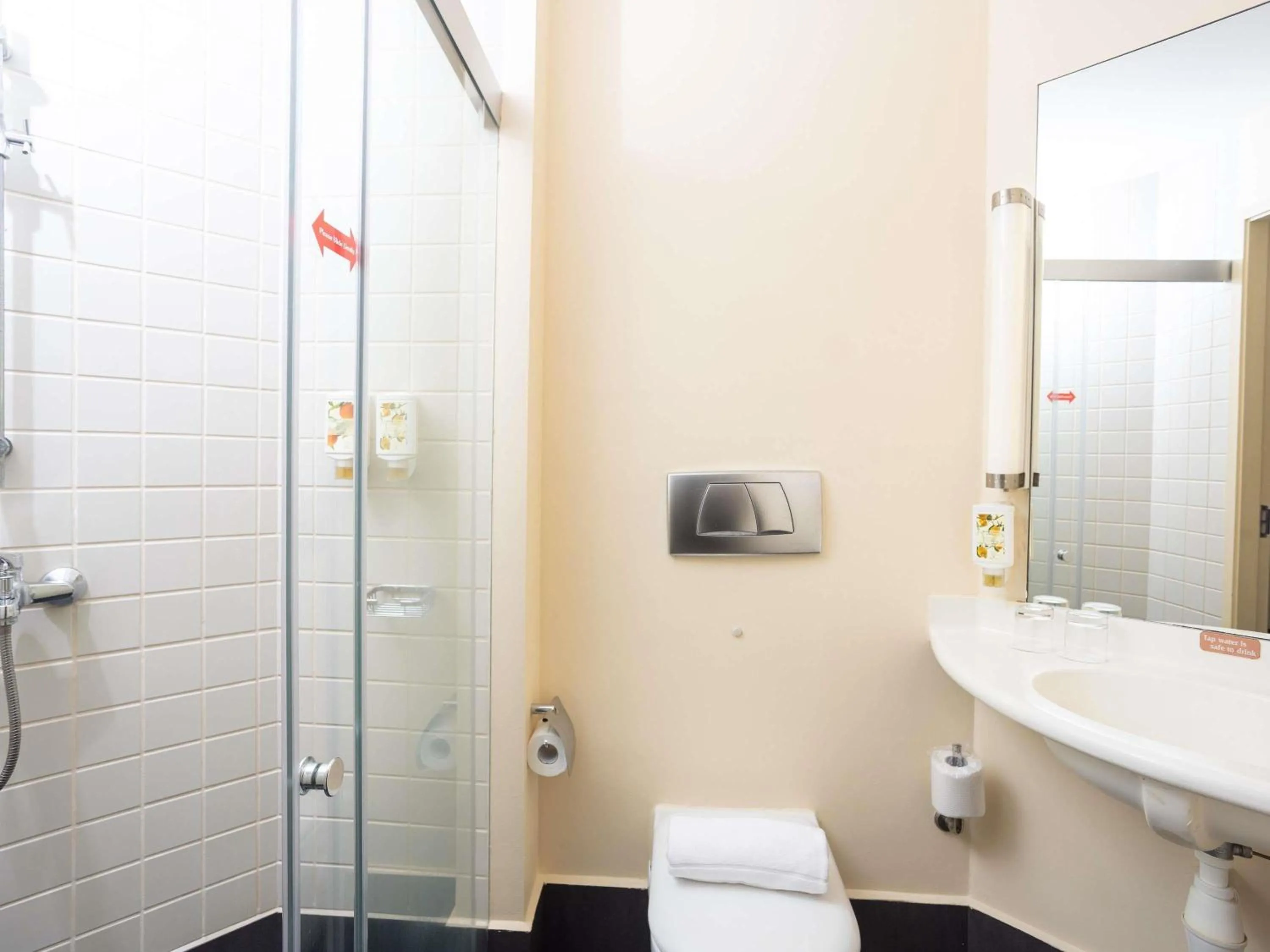 Bedroom in Ibis Singapore on Bencoolen - Newly Renovated