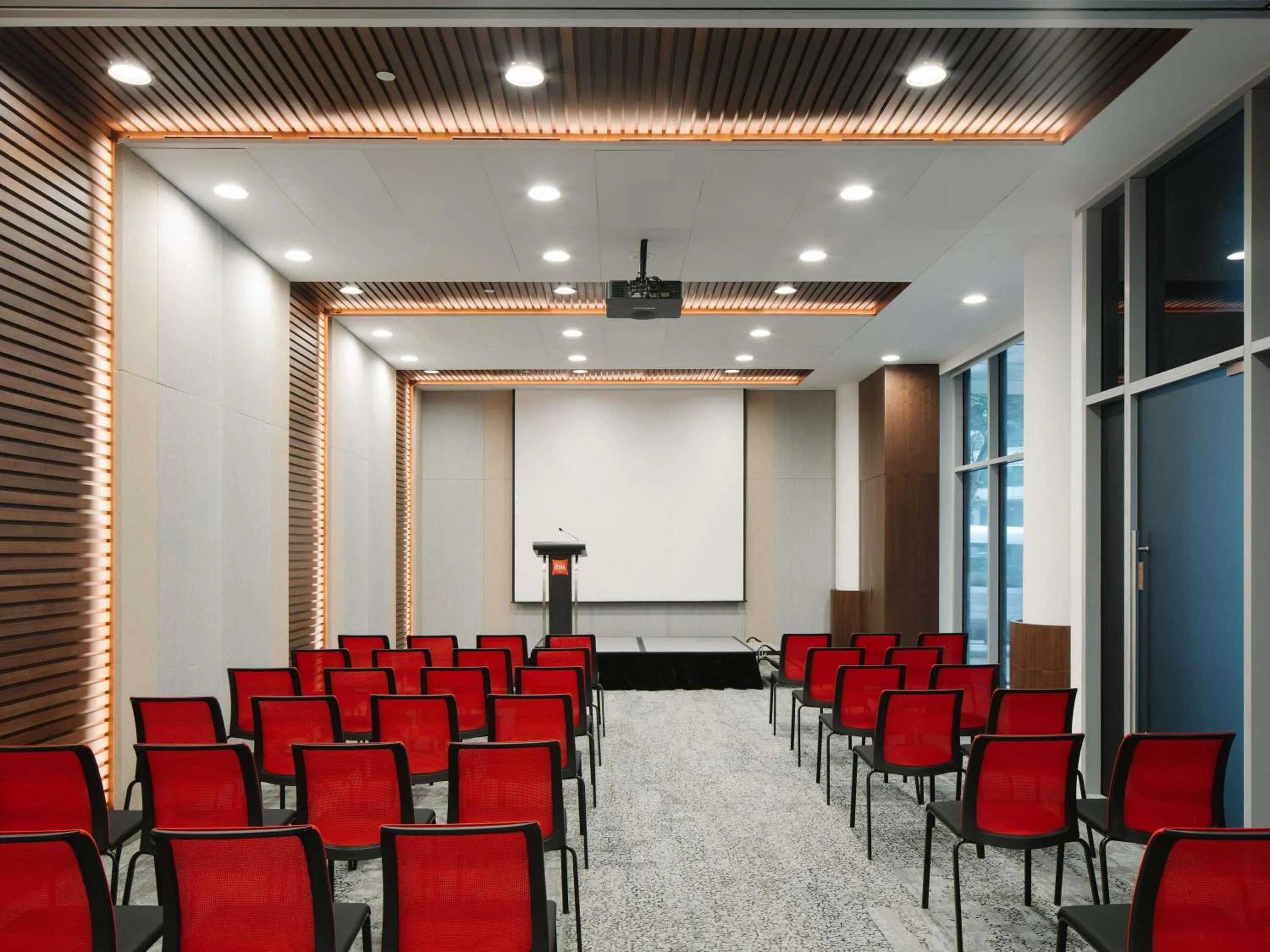 Property building in Ibis Singapore on Bencoolen - Newly Renovated