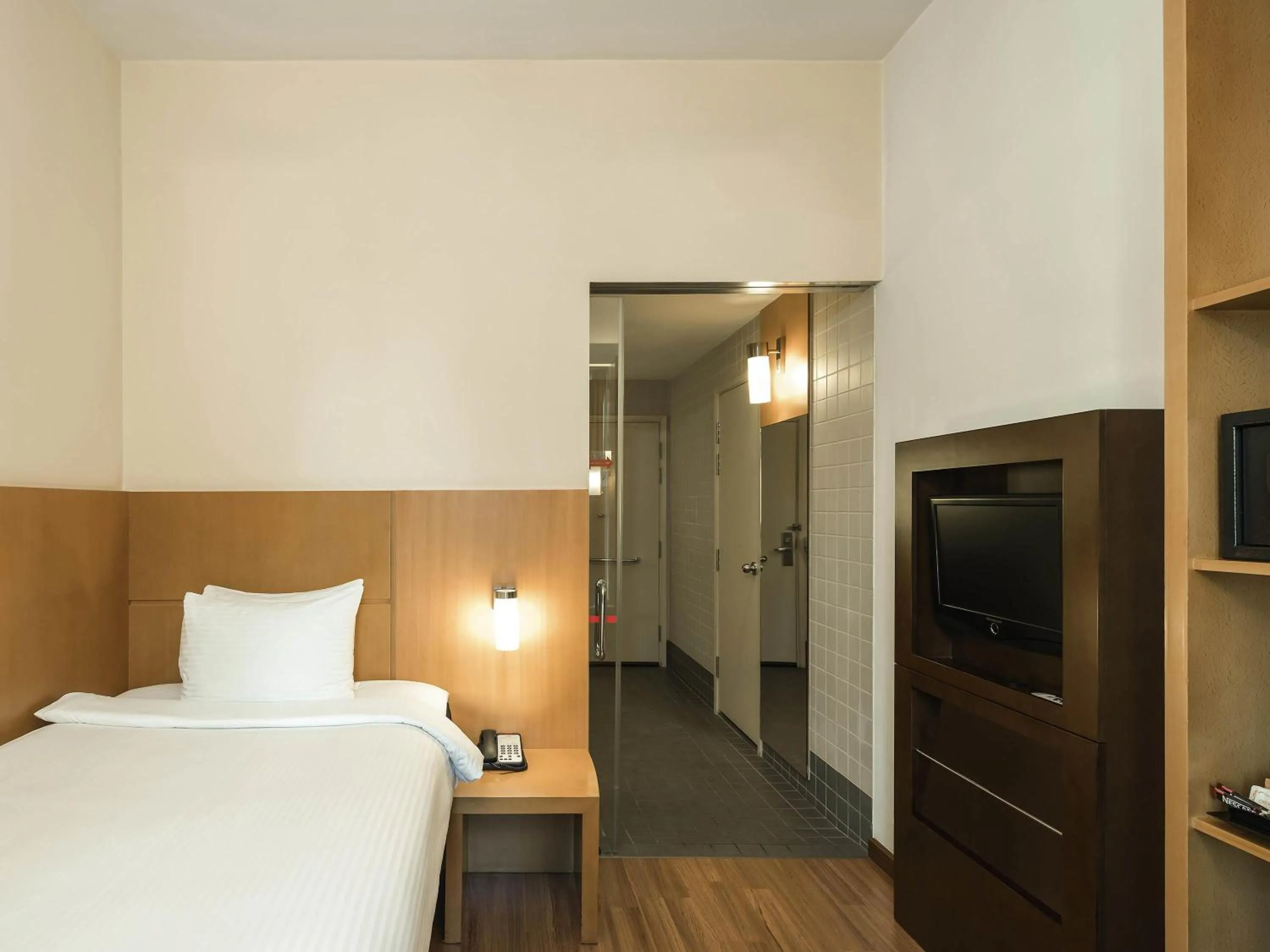 Bedroom, Bed in Ibis Singapore on Bencoolen - Newly Renovated