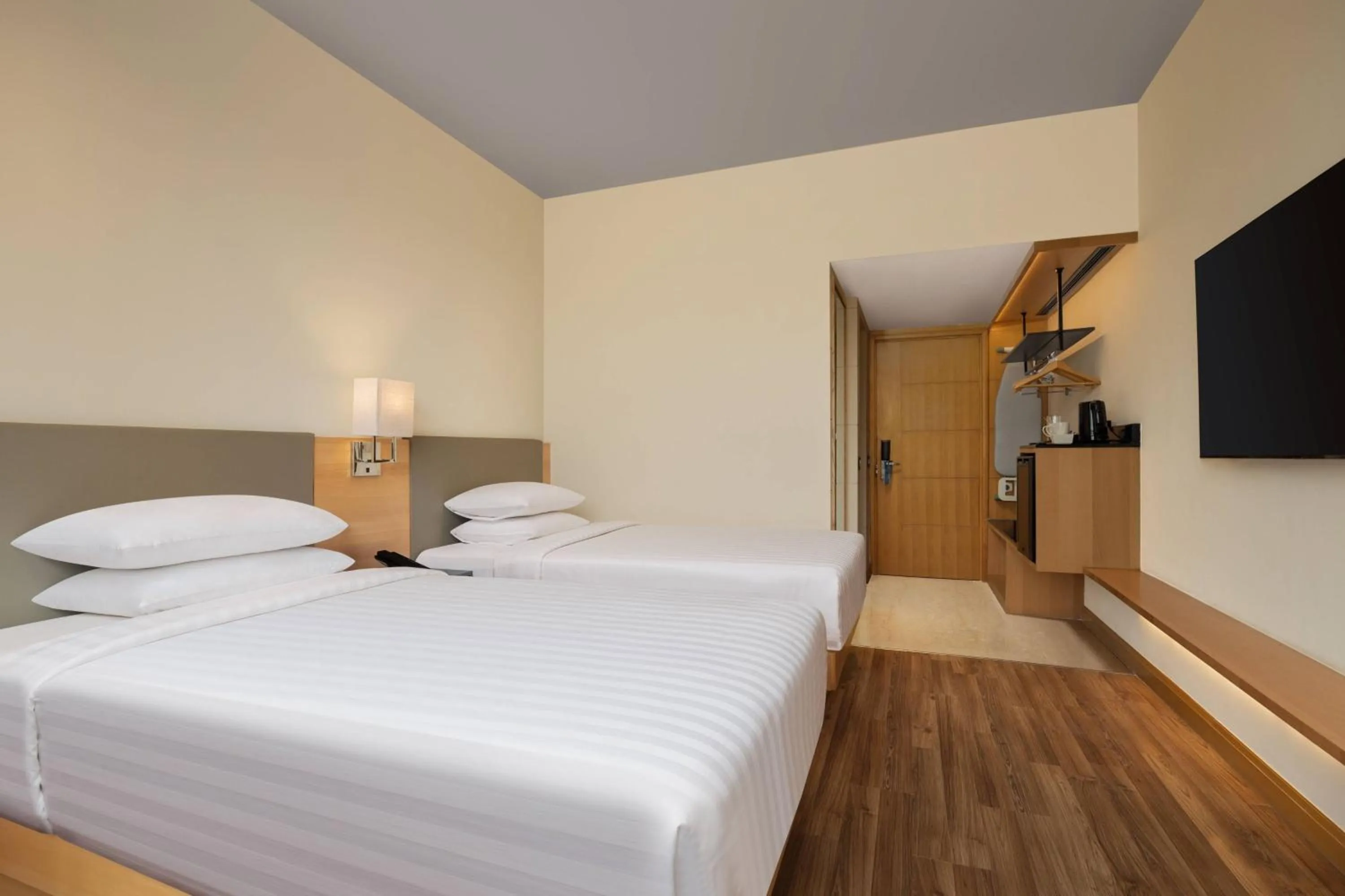 Photo of the whole room, Bed in Fairfield by Marriott Jaipur