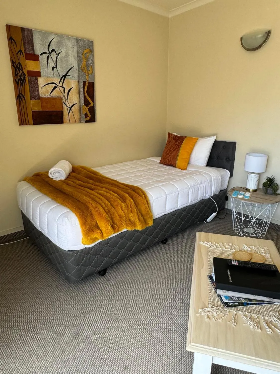 Bedroom, Bed in Centre Court Motel