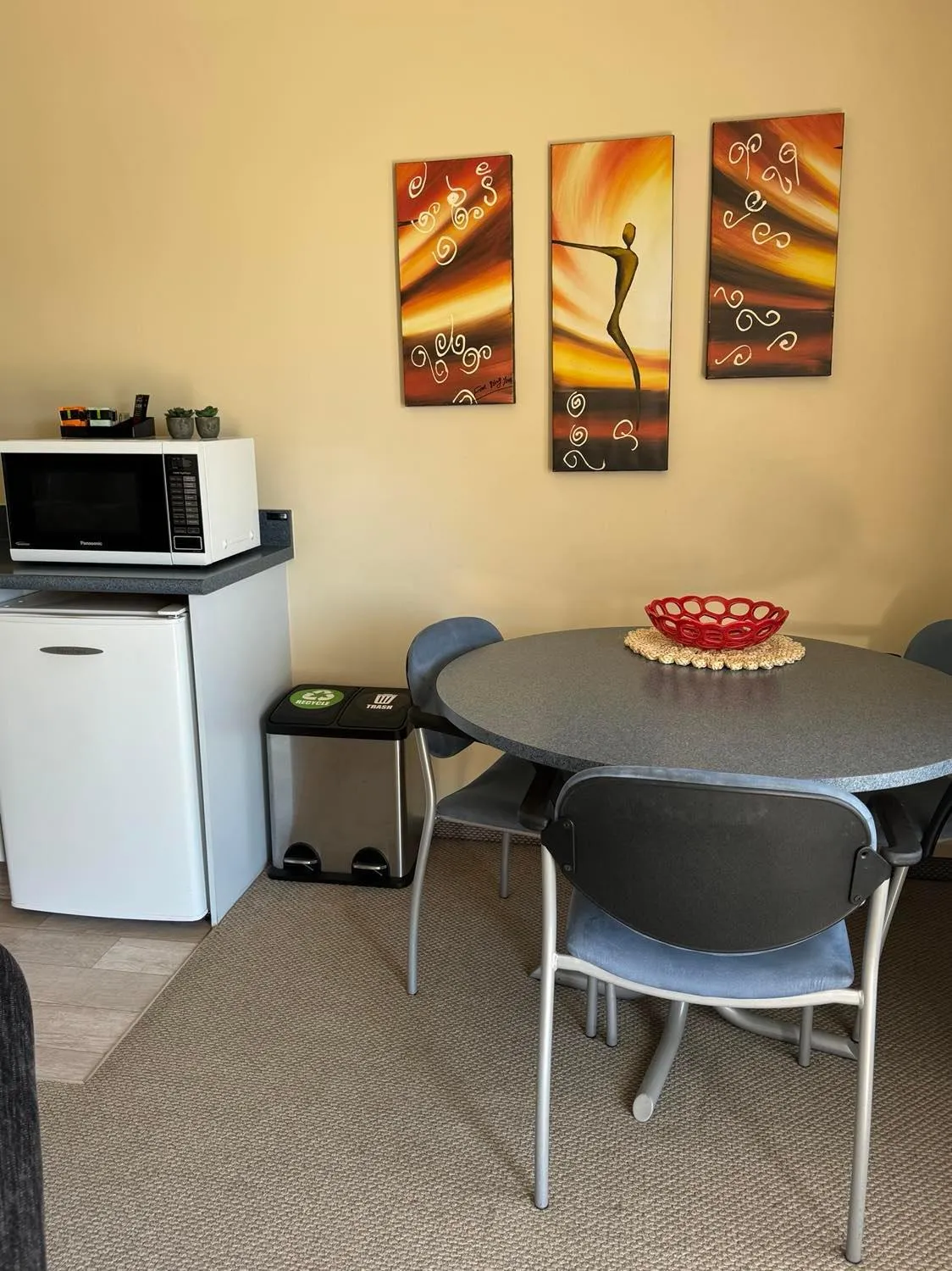 Living room in Centre Court Motel