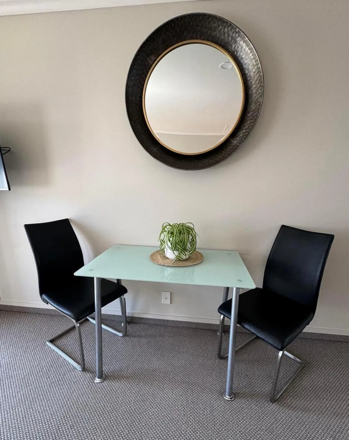 Dining area in Centre Court Motel