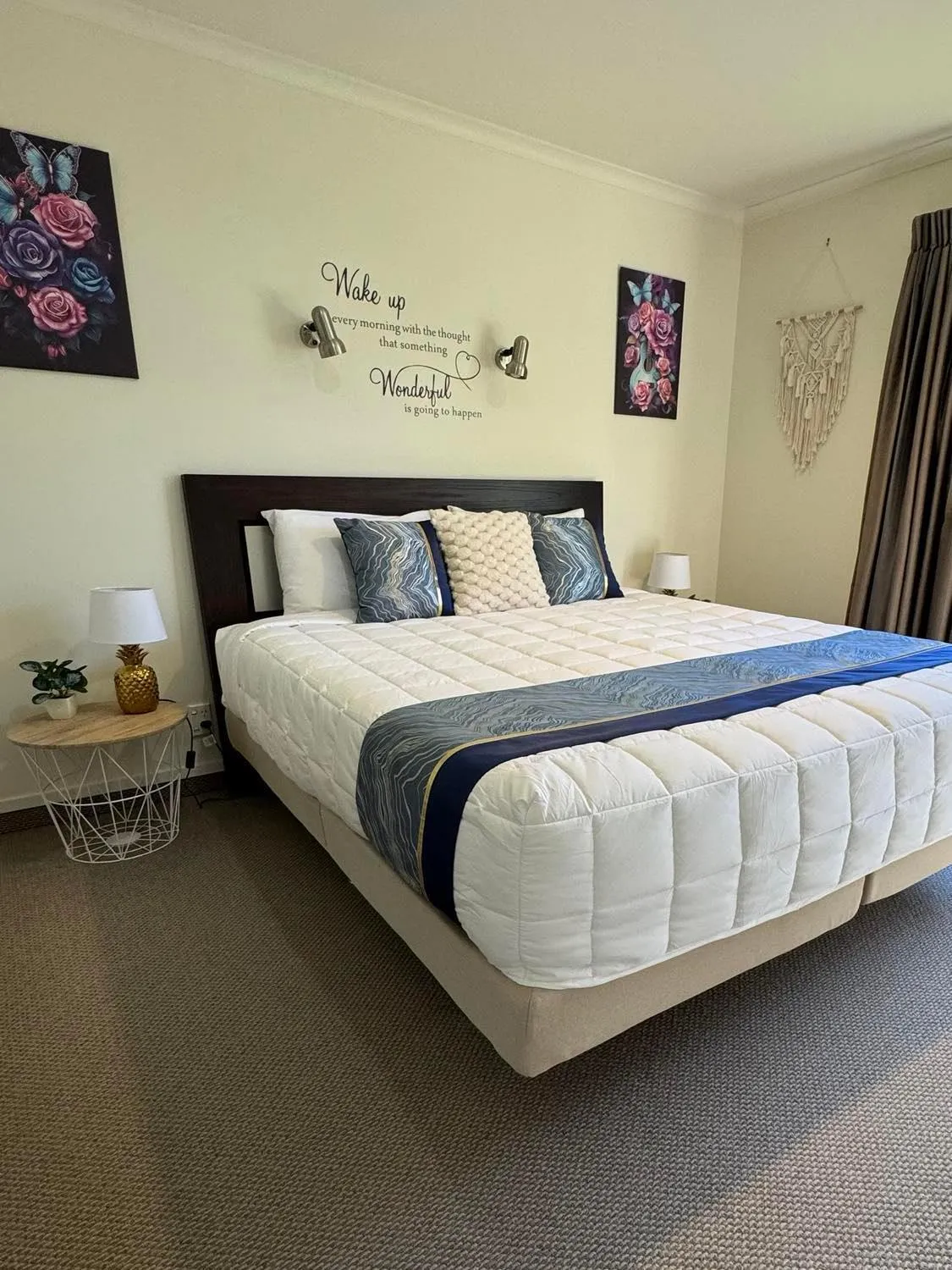 Bedroom, Bed in Centre Court Motel