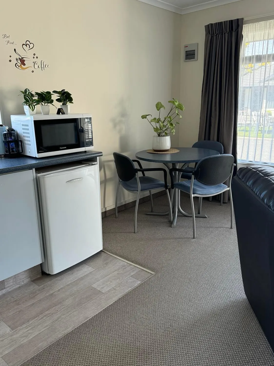 Living room in Centre Court Motel