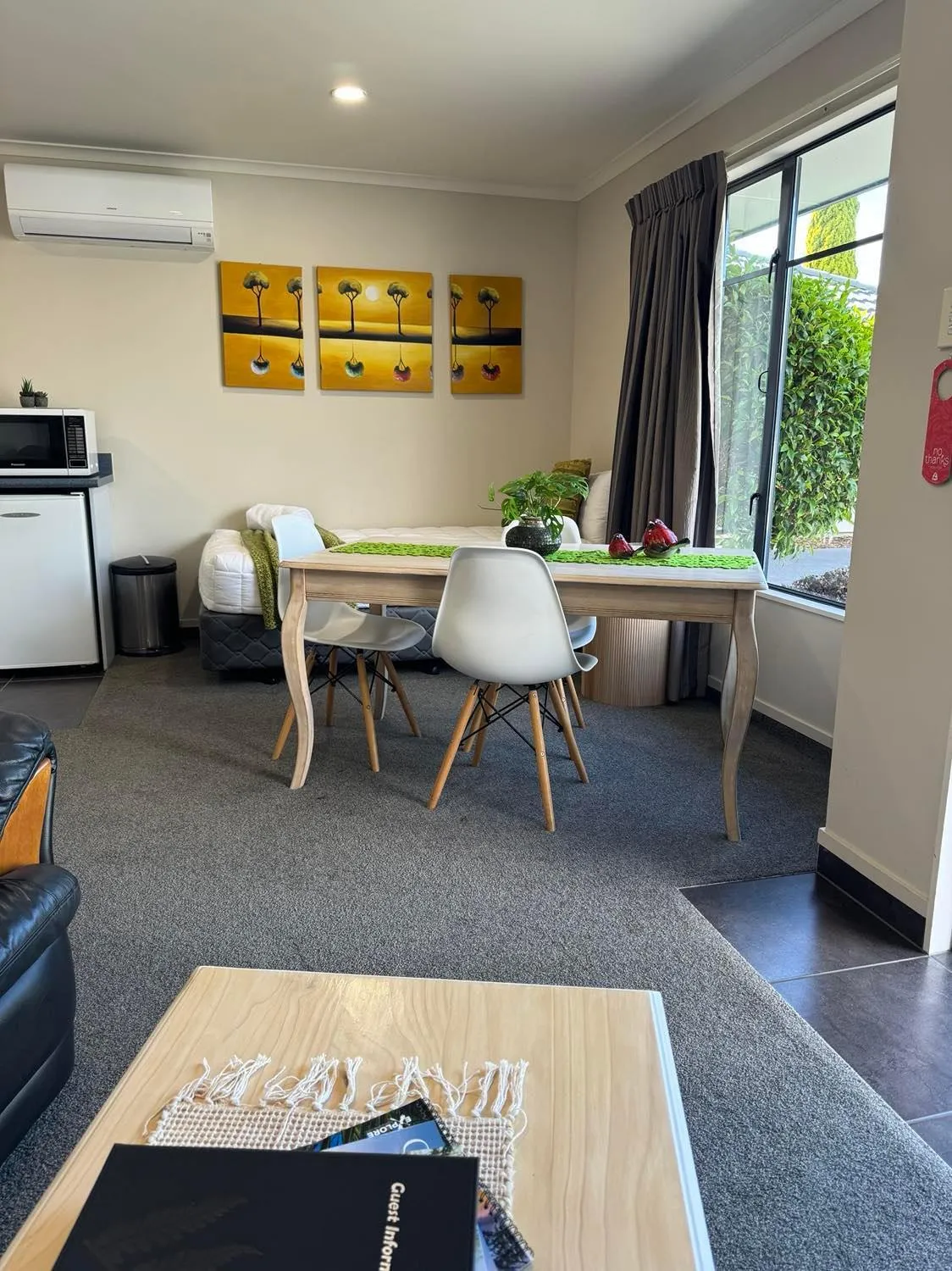 Dining area in Centre Court Motel
