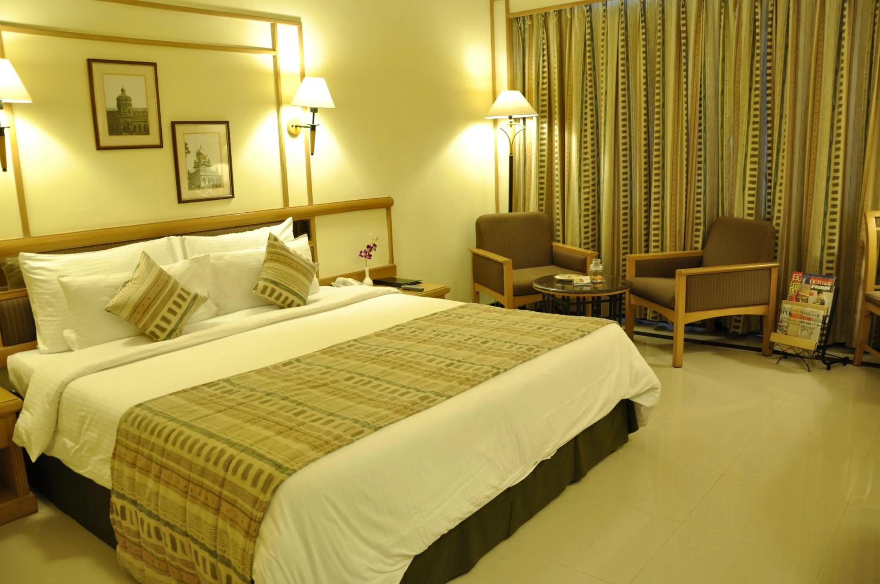 Bed in Aditya Park-A Sarovar Portico Hotel