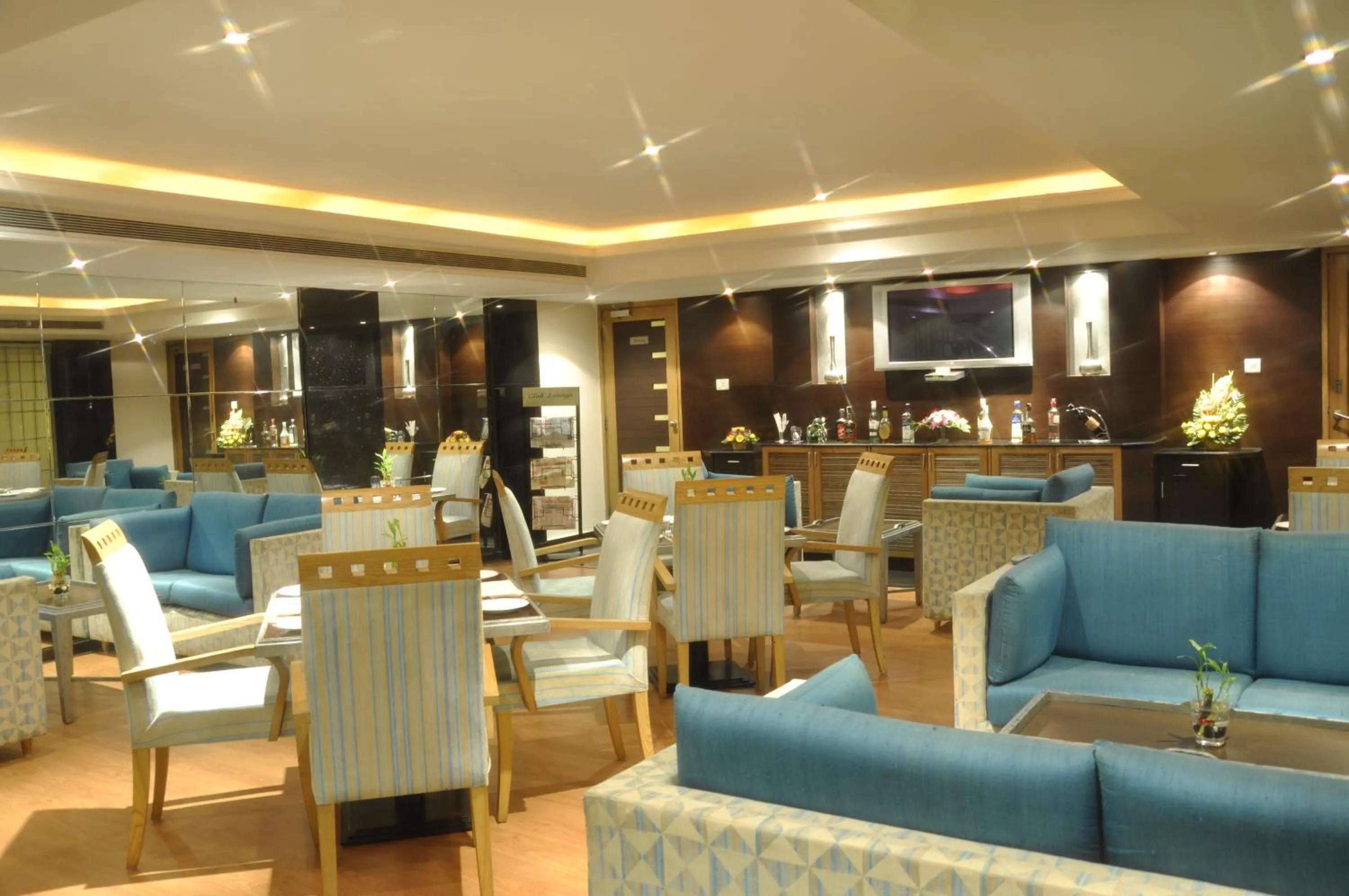 Restaurant/places to eat in Aditya Park-A Sarovar Portico Hotel