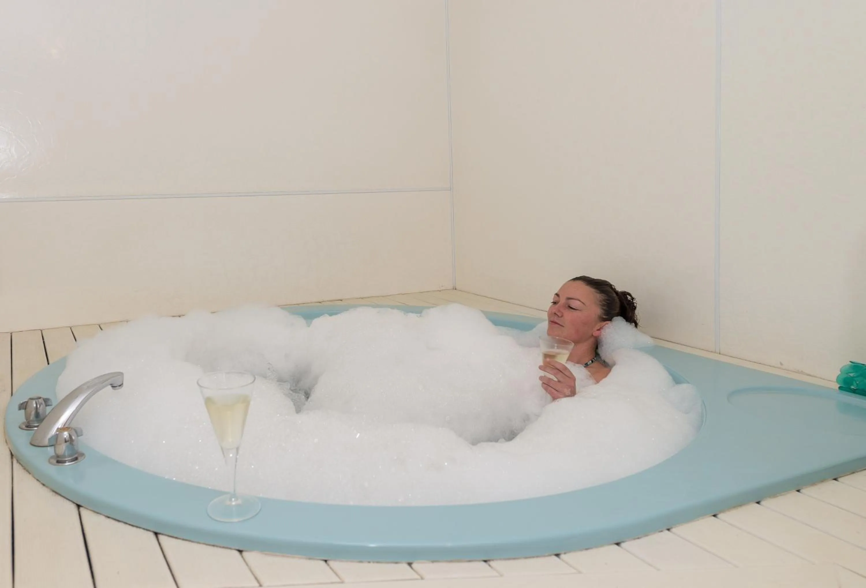 Hot Tub in Palm Court Motor Inn