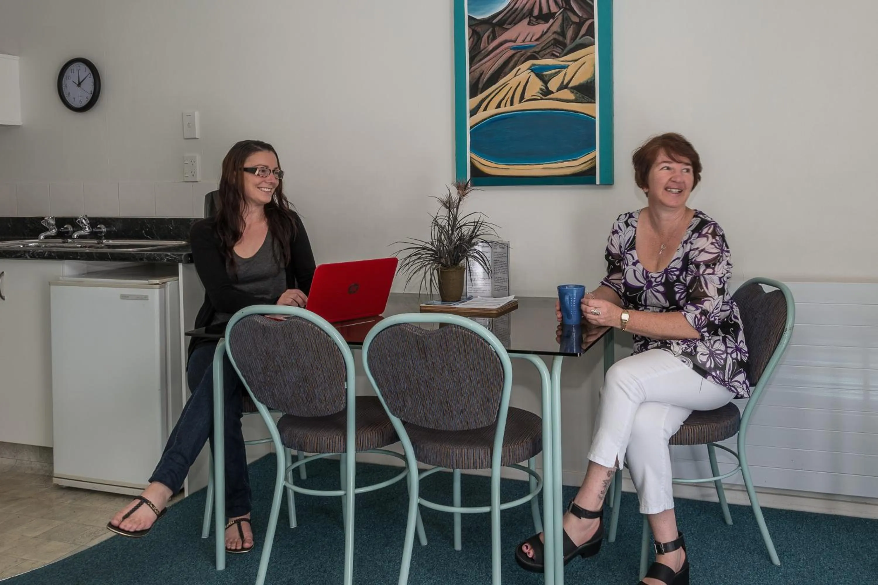 Dining area in Palm Court Motor Inn