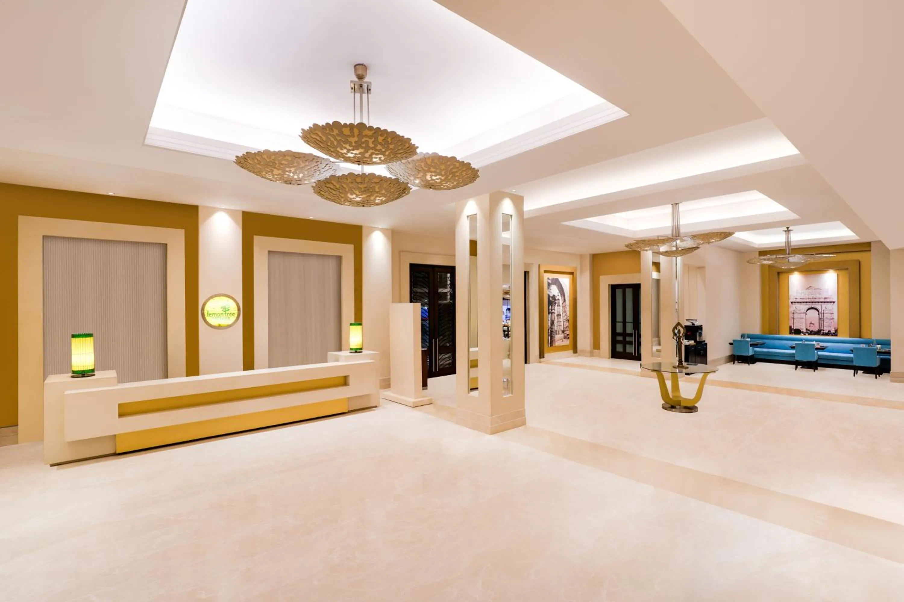 Lobby or reception, Bed in Lemon Tree Premier 2, Sector 29 Gurugram