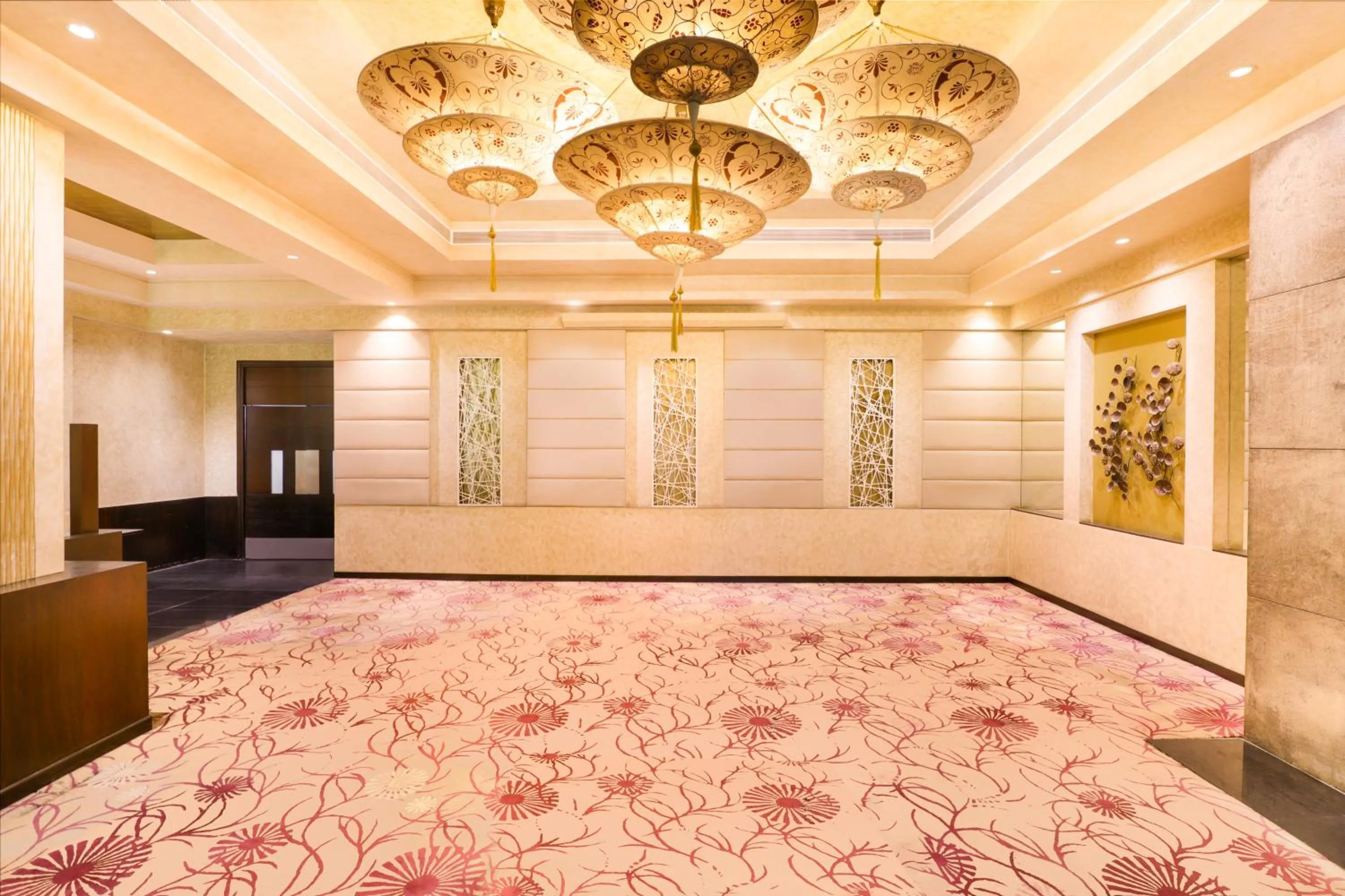 Banquet/Function facilities, Bed in Lemon Tree Premier 2, Sector 29 Gurugram