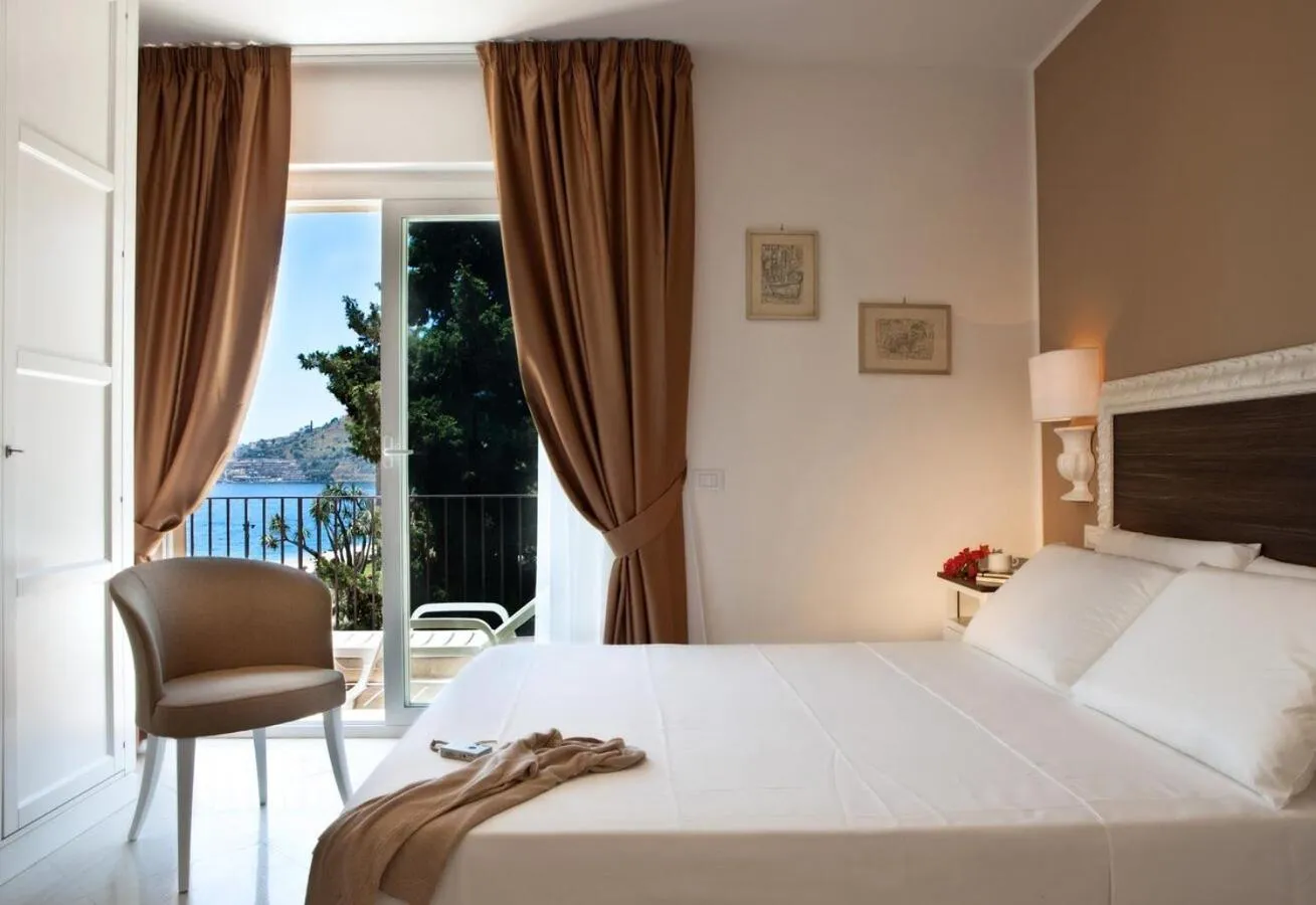 View (from property/room), Bed in Taormina Villa Oasis Residence