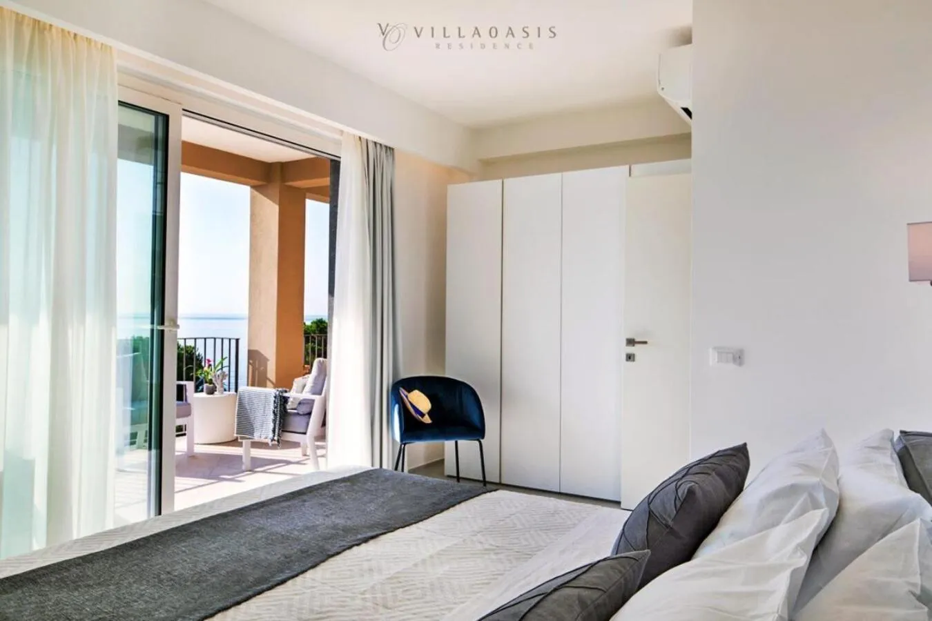 Photo of the whole room, Bed in Taormina Villa Oasis Residence