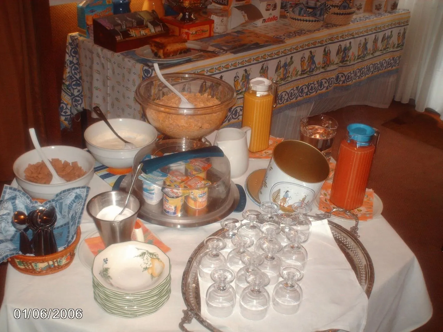 Buffet breakfast in Le France