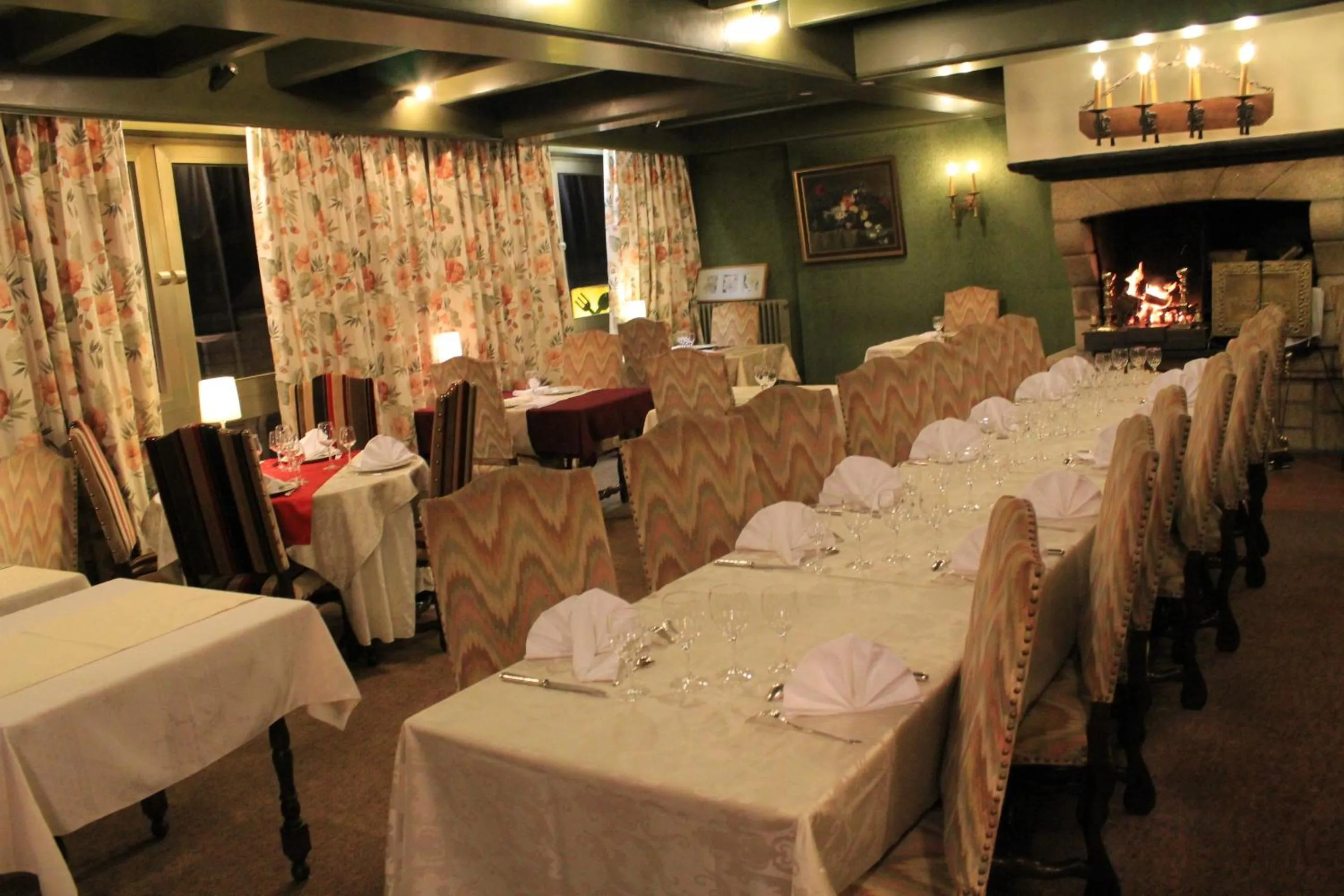 Restaurant/places to eat in Le France