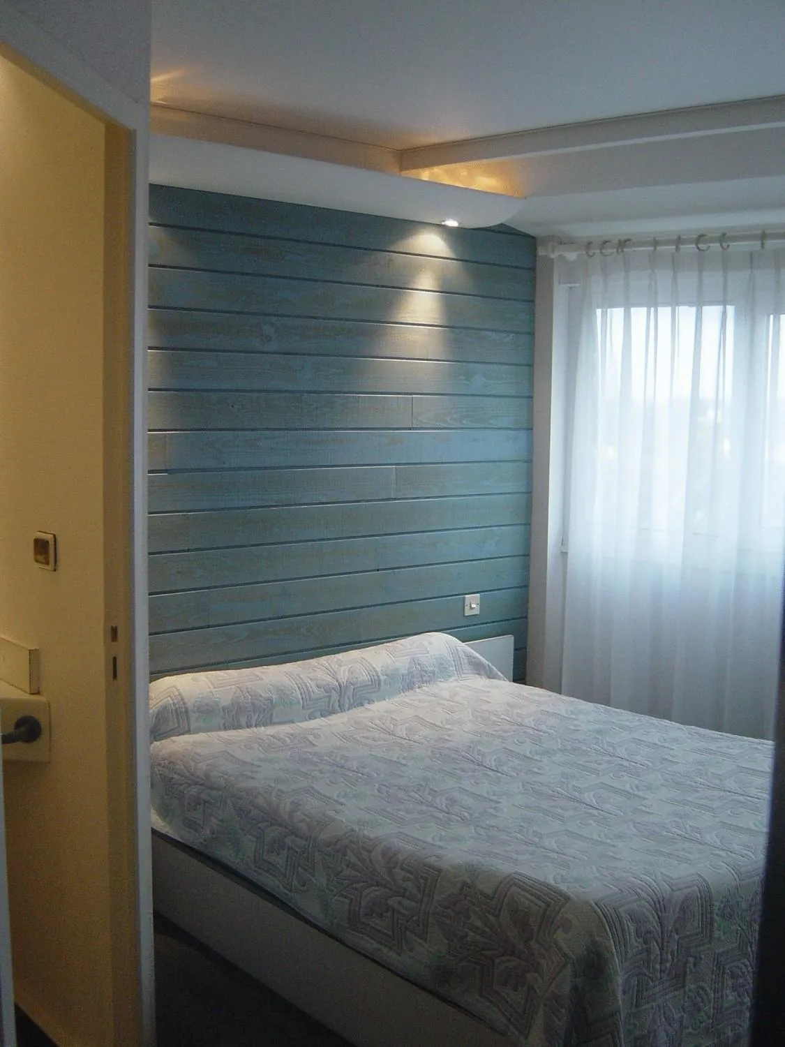 Bedroom, Bed in Le France