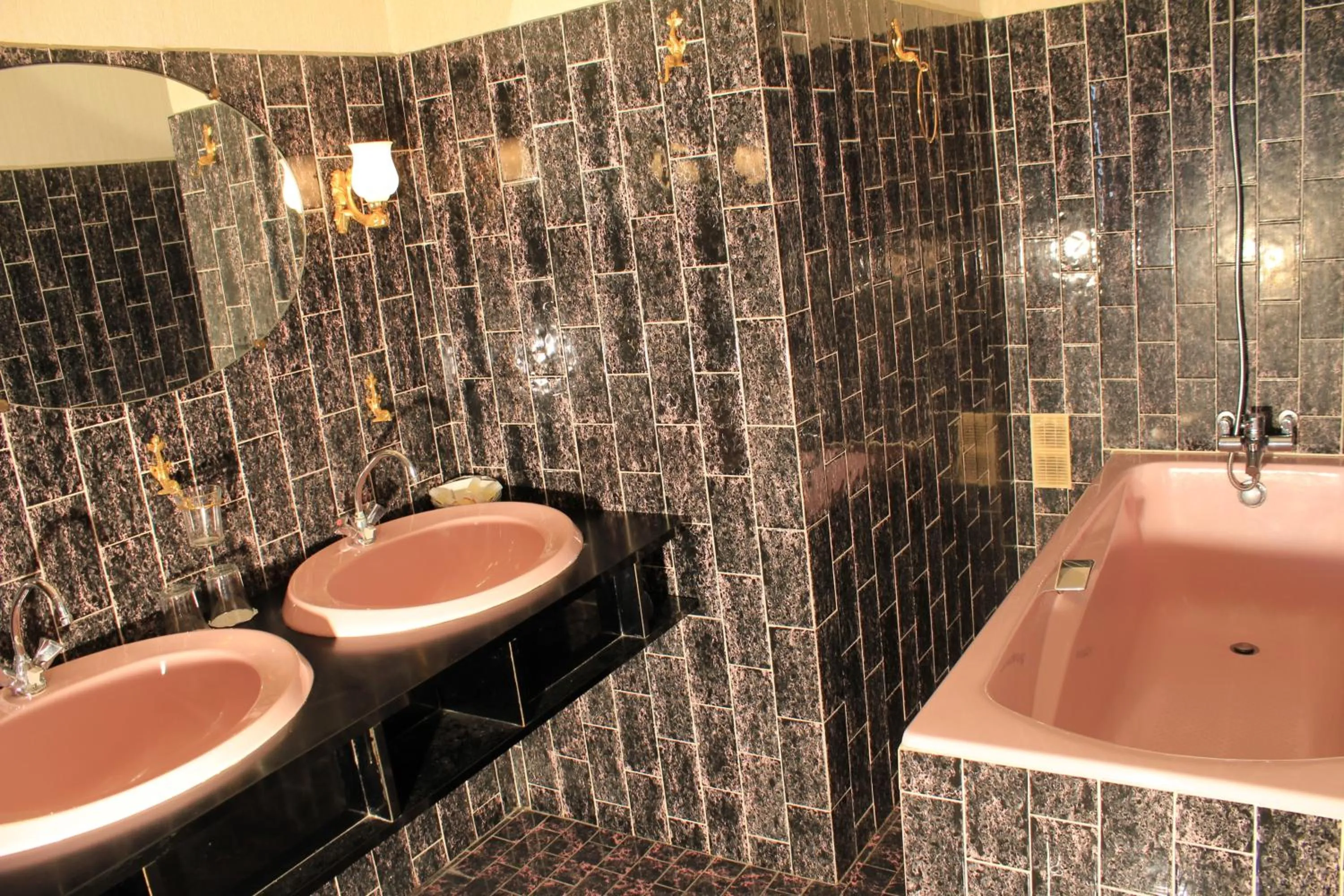 Bathroom in Le France