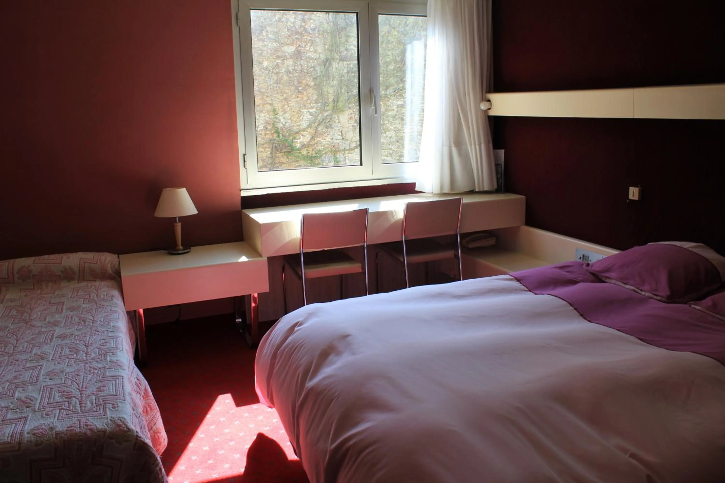 Bedroom, Bed in Le France