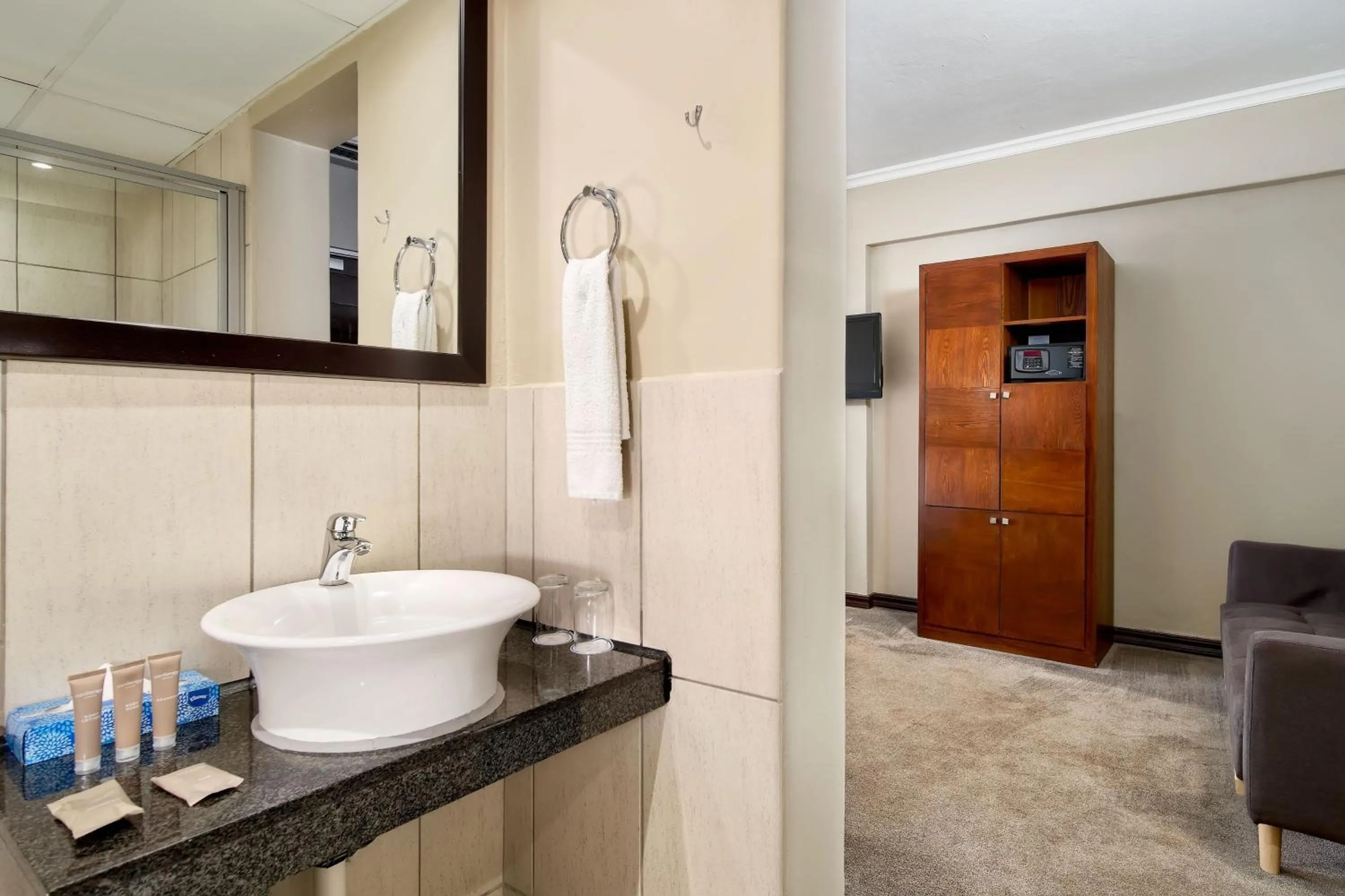 Photo of the whole room in Protea Hotel by Marriott Pretoria Hatfield