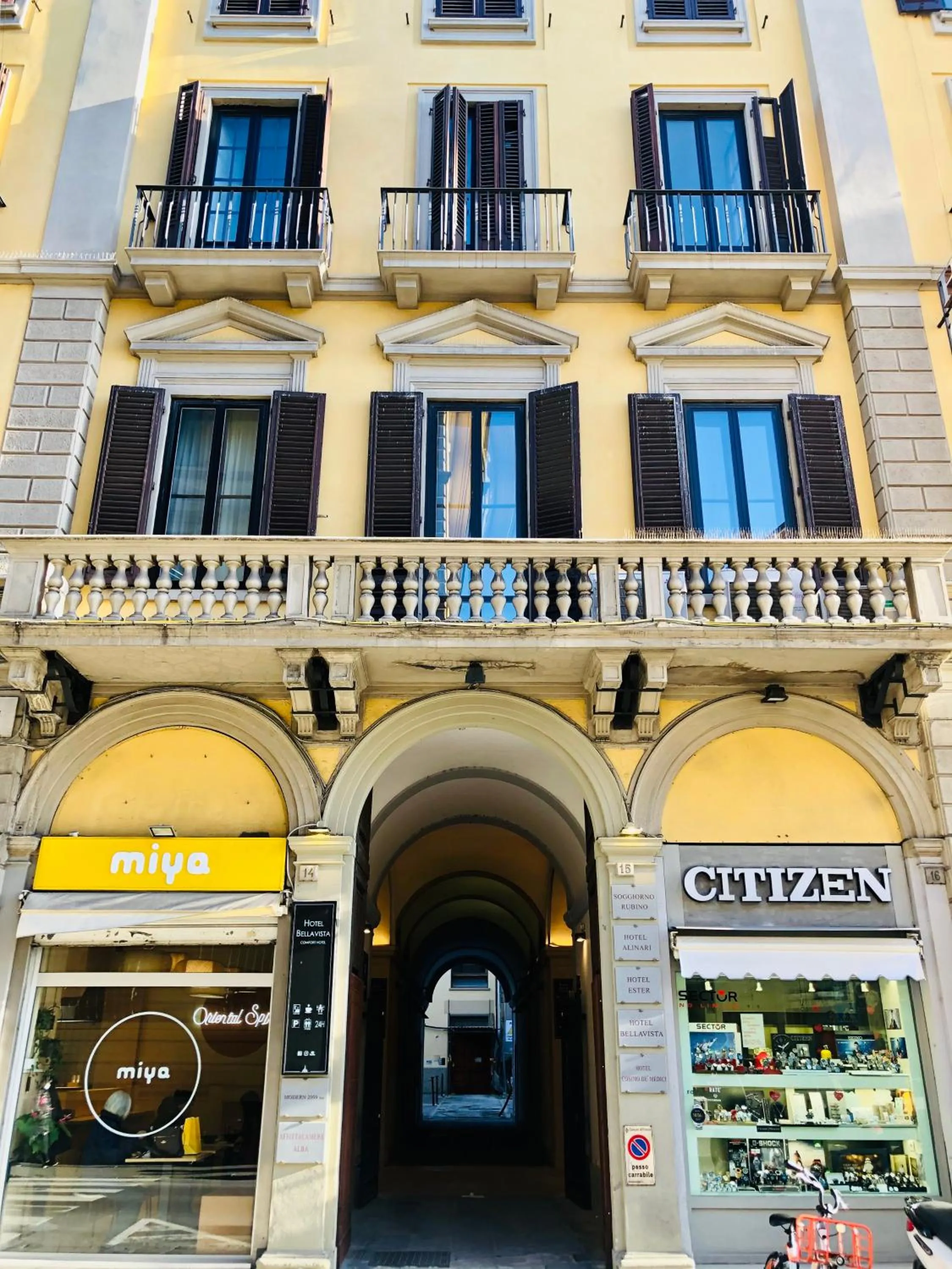 Property building in Affittacamere ALBA