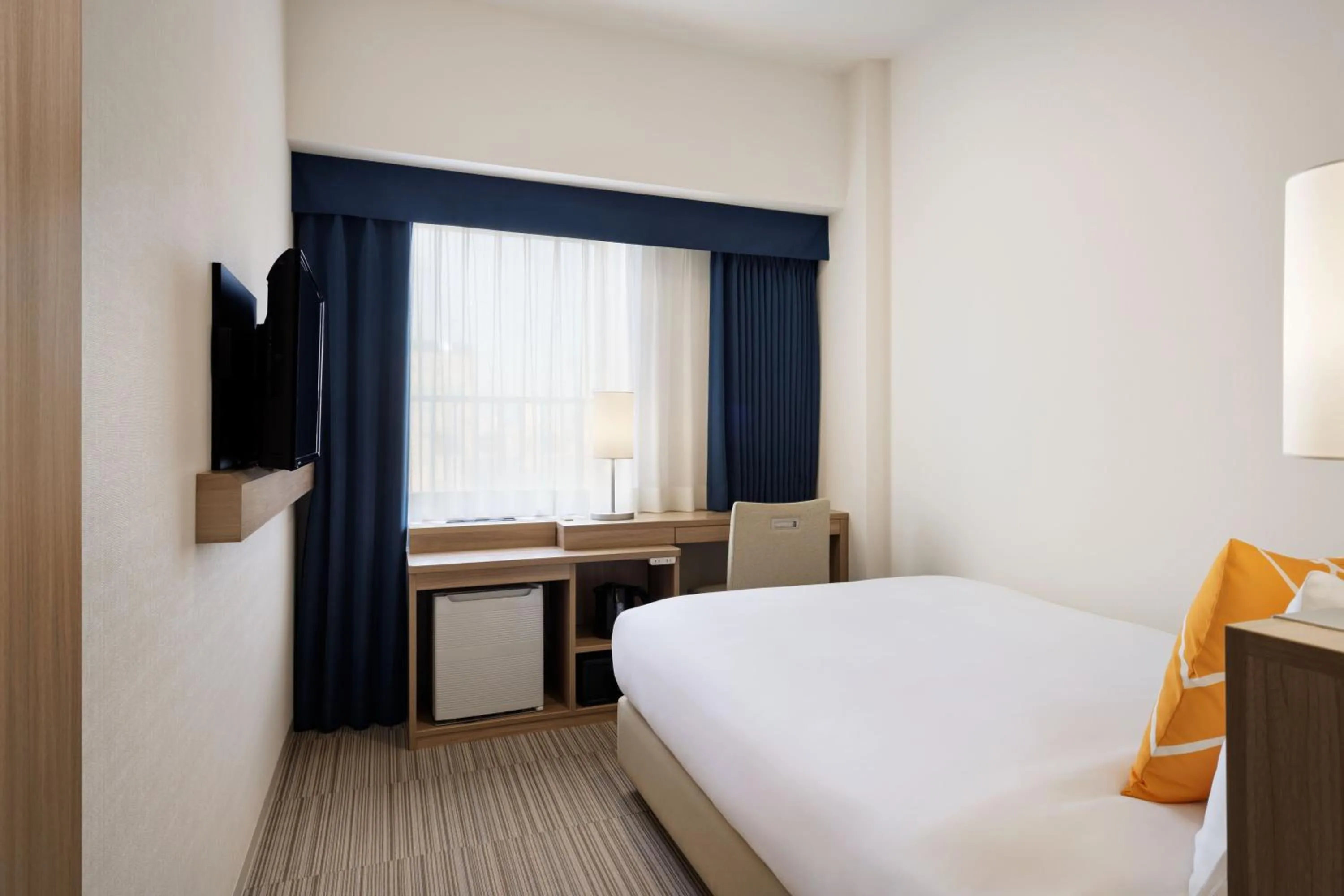 Bed in UNIZO INN Kobe Sannomiya