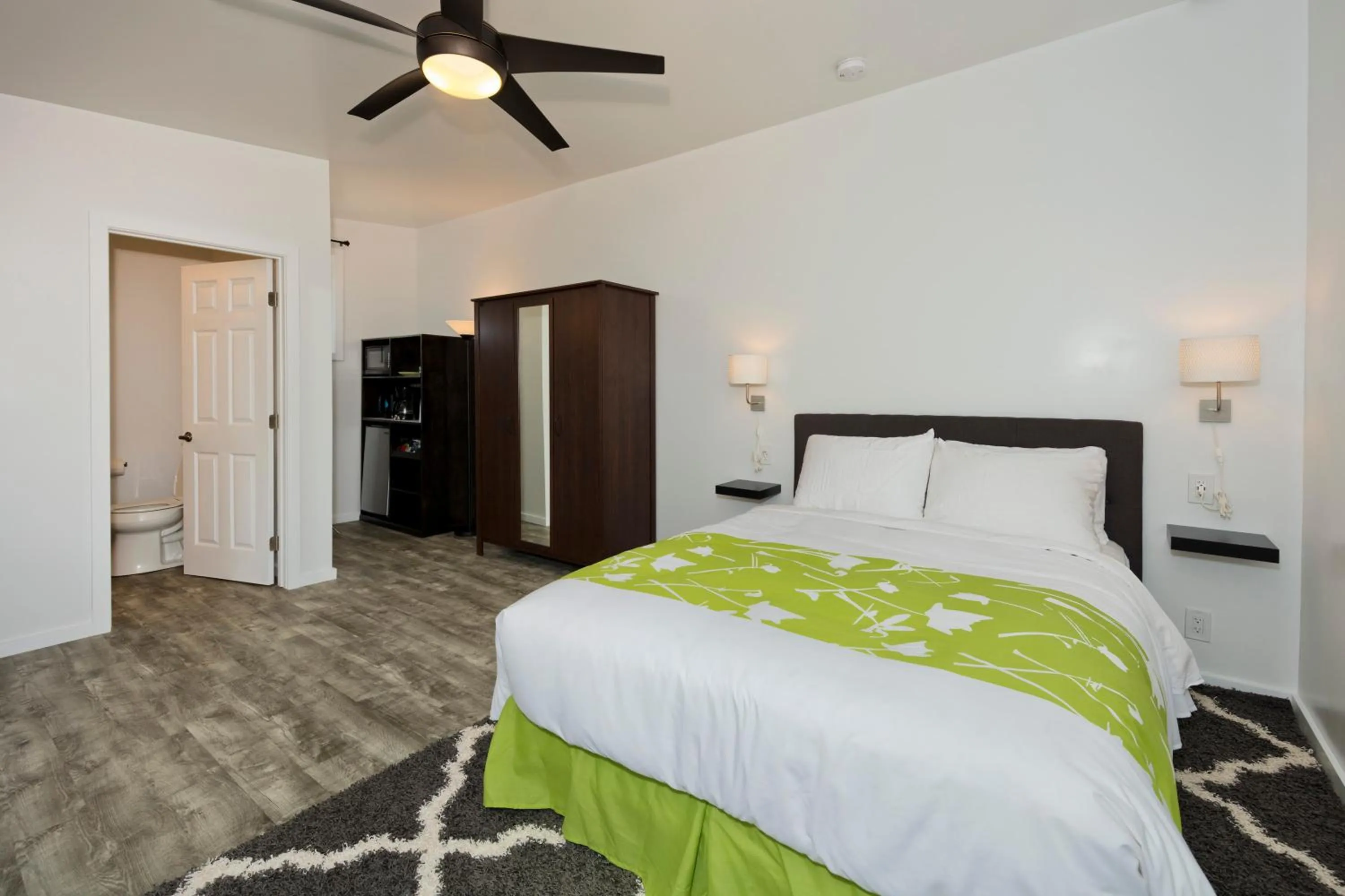 Photo of the whole room, Bed in Hale 'Ohu Bed & Breakfast