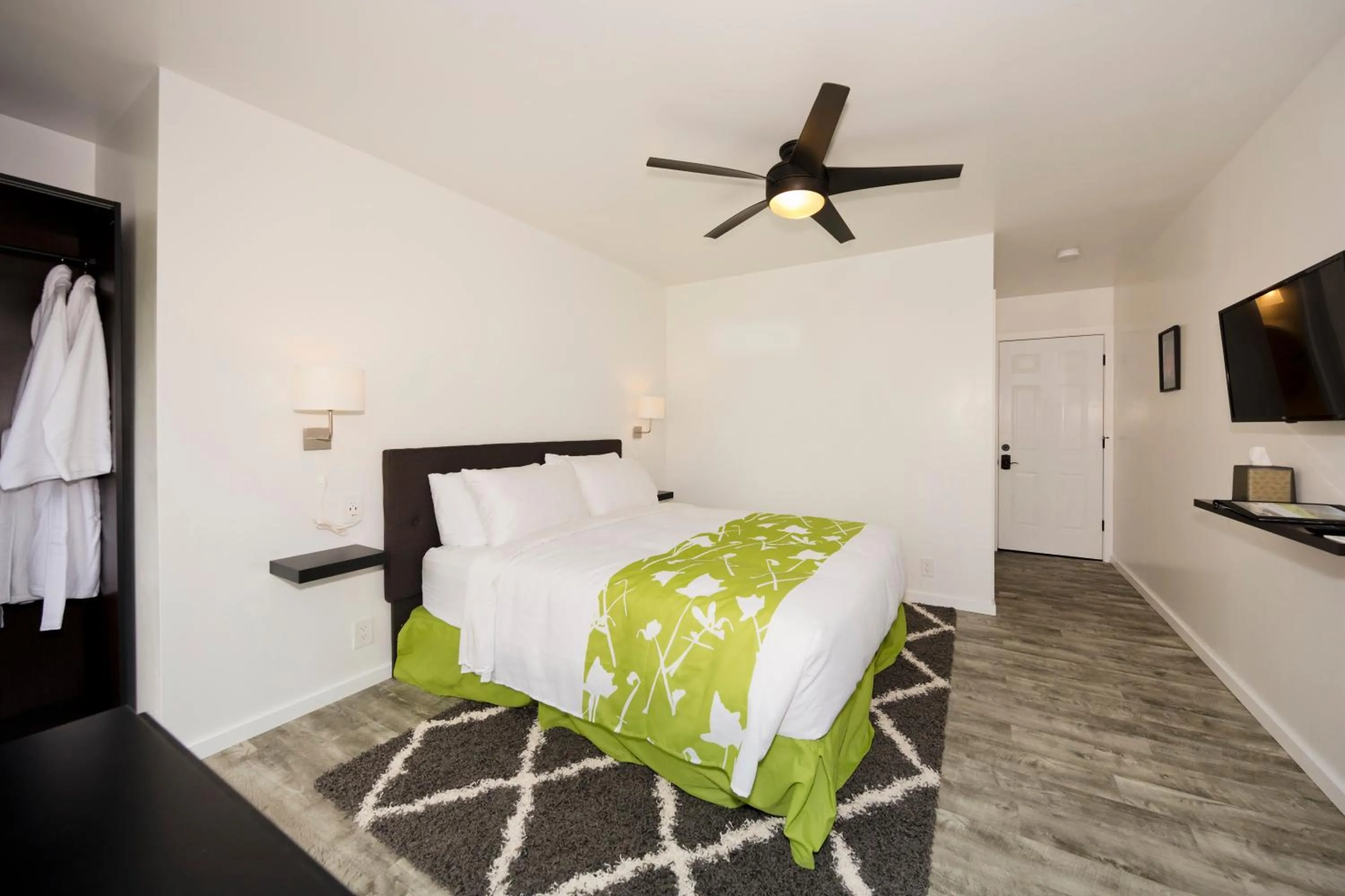 Photo of the whole room, Bed in Hale 'Ohu Bed & Breakfast