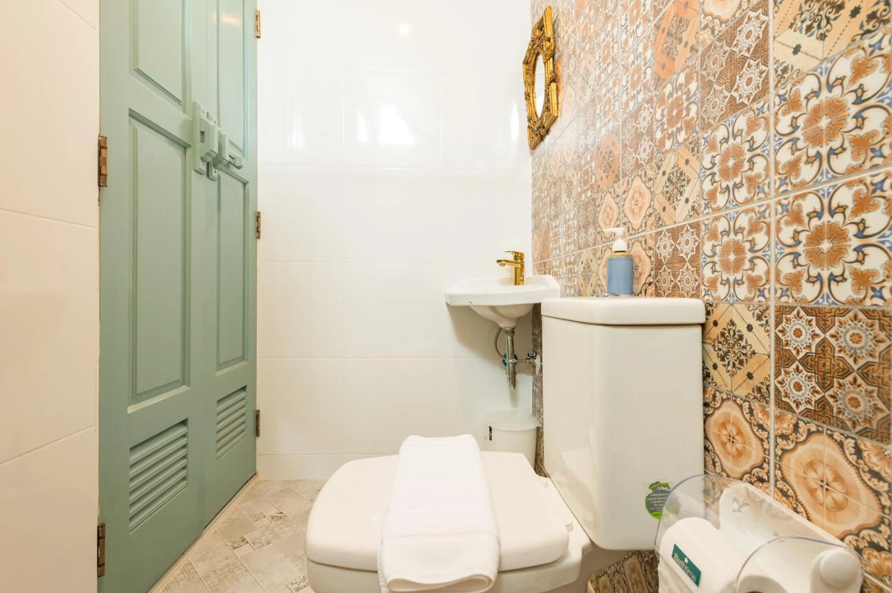 Toilet in The Unforgotten B&B