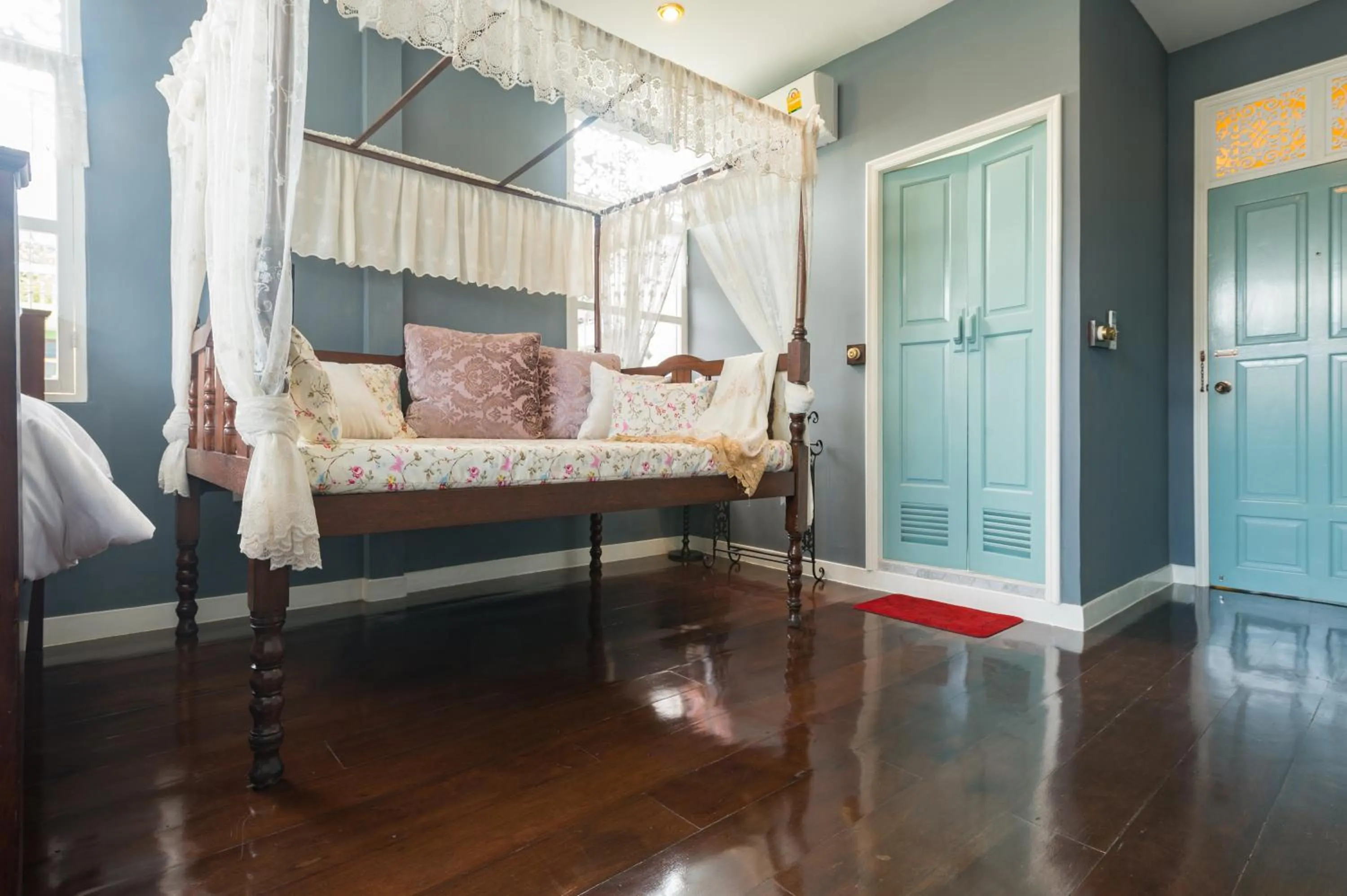 Living room, Bed in The Unforgotten B&B