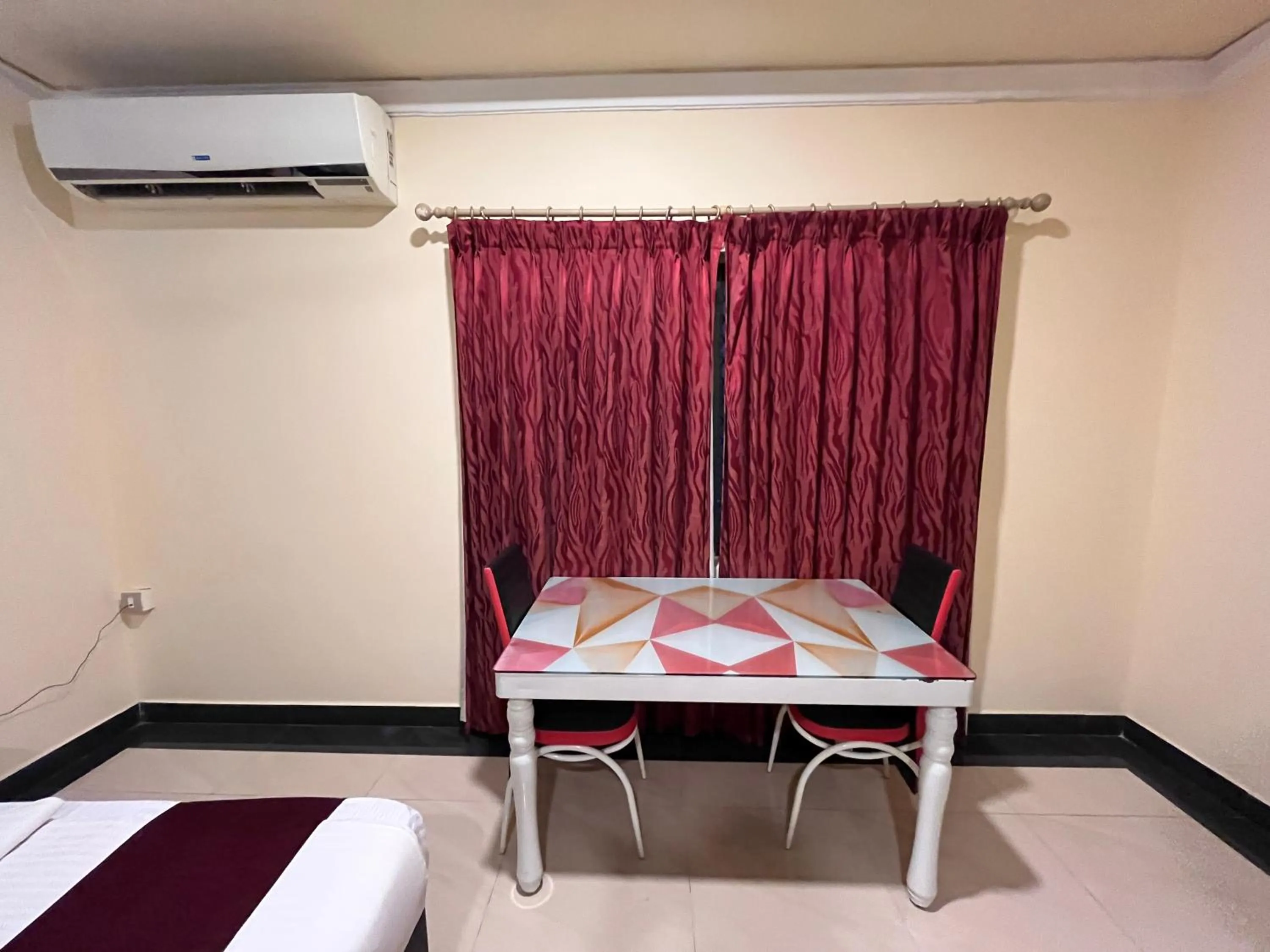 Dining area, Bed in Ananya Comfortss