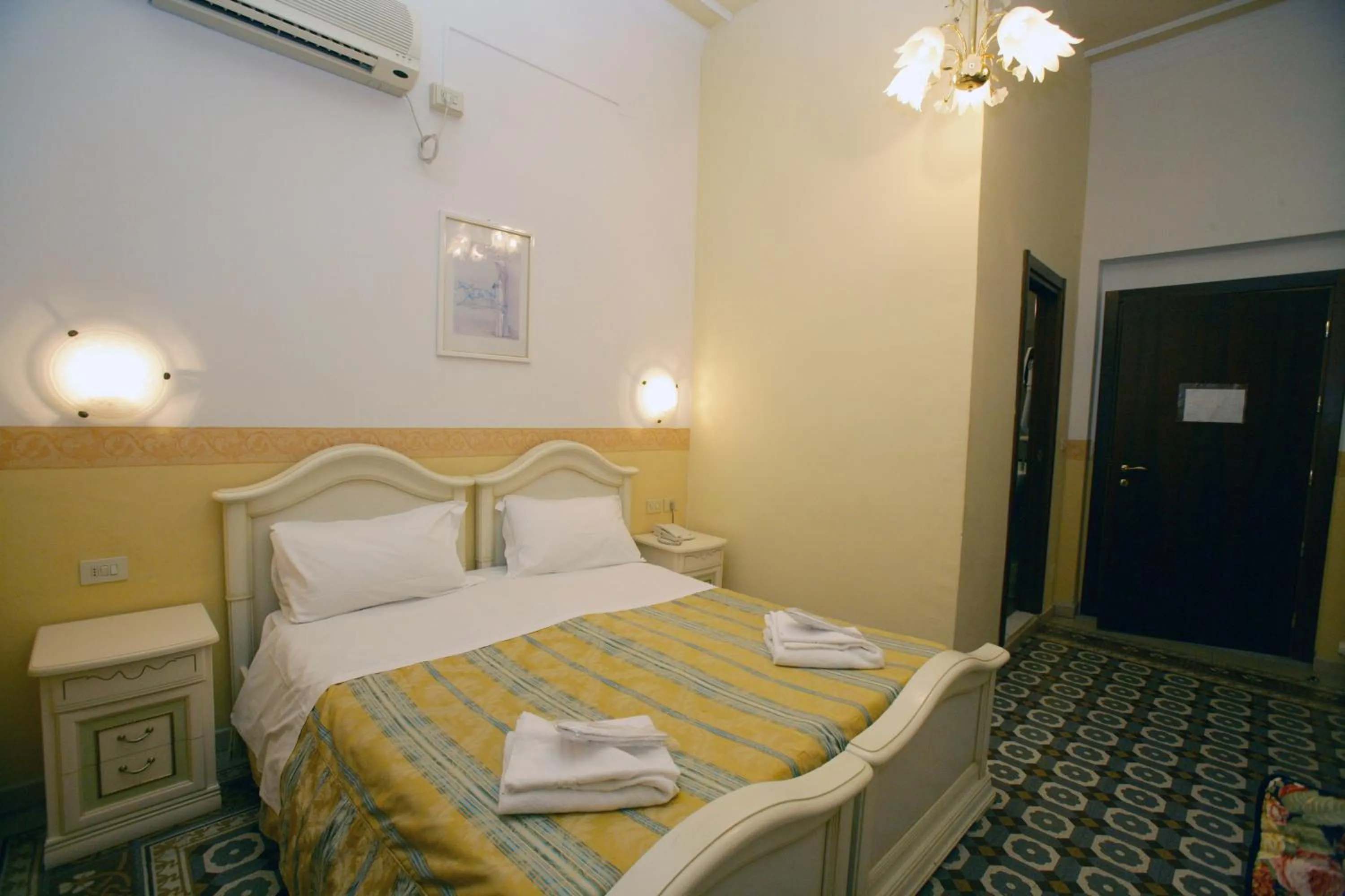 Photo of the whole room, Bed in Hotel Desirèe