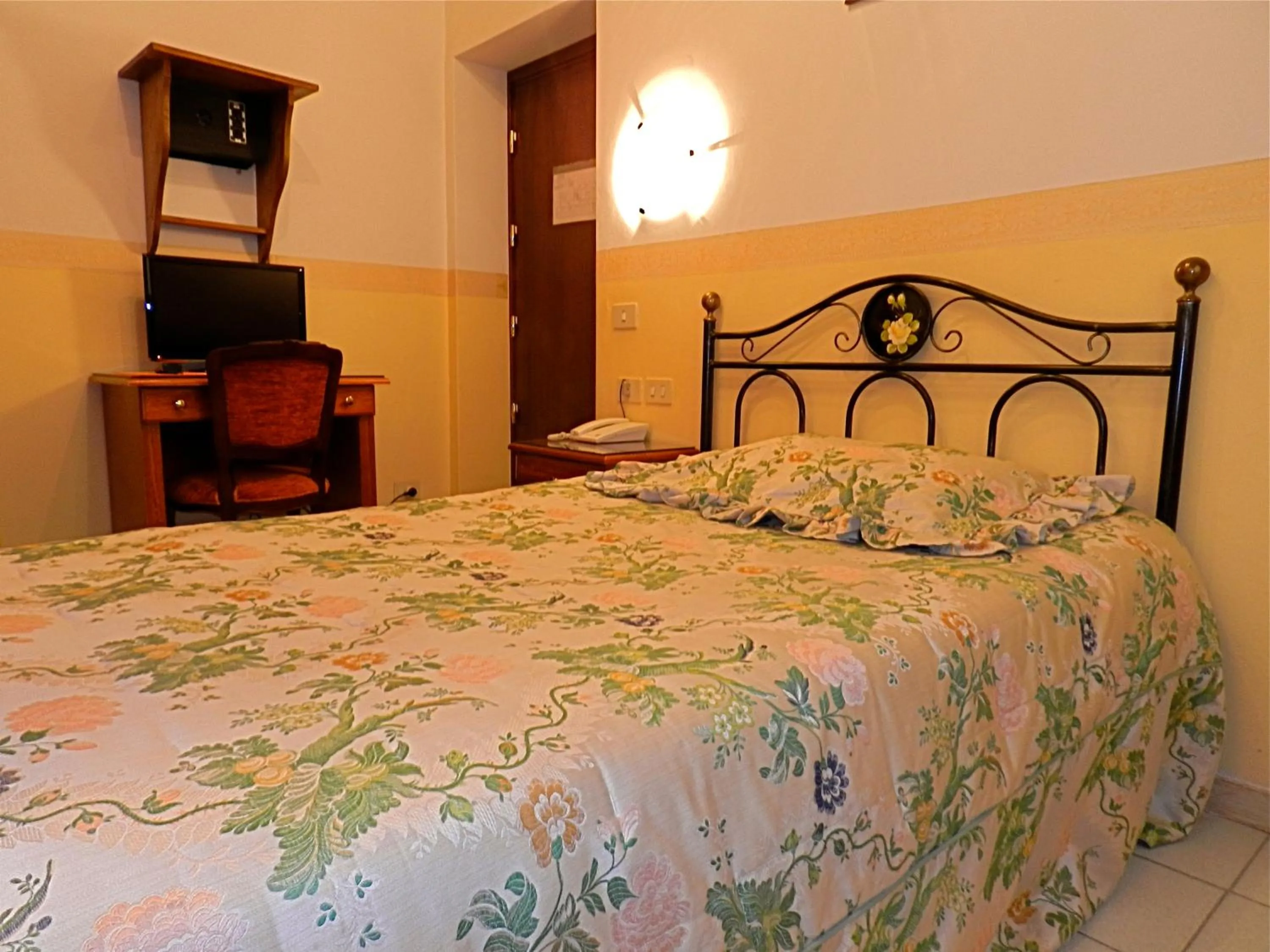 Bed in Hotel Desirèe