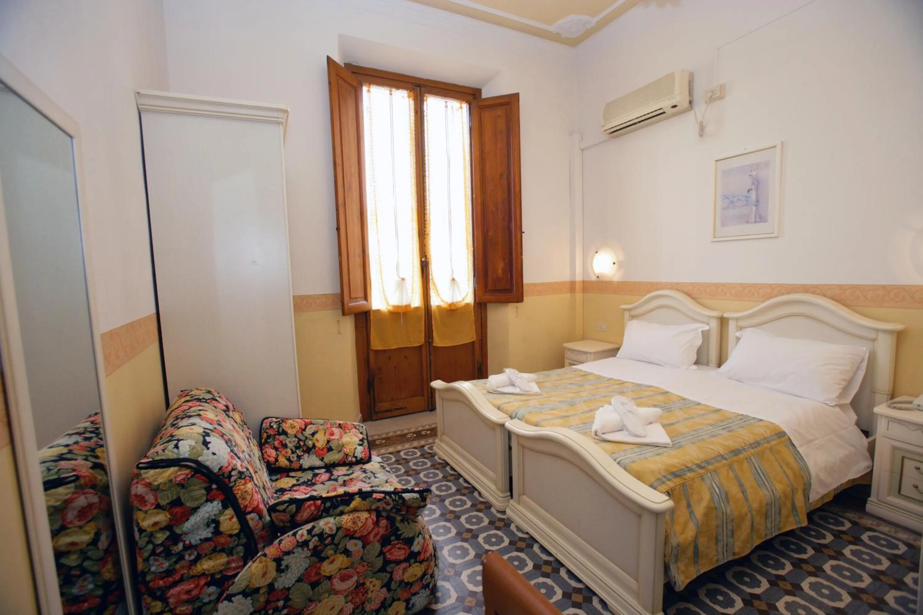 Photo of the whole room, Bed in Hotel Desirèe