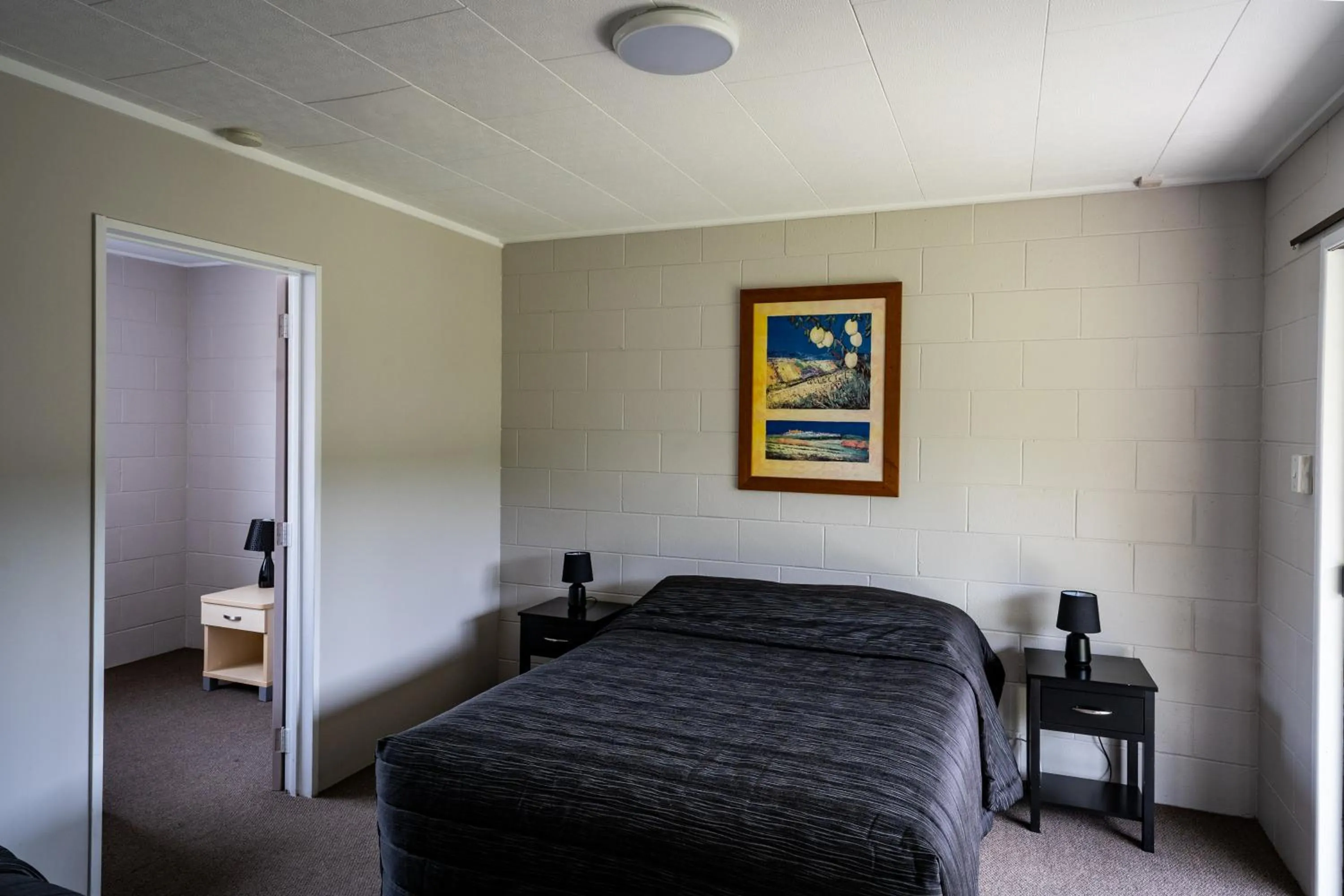 Bedroom, Bed in Dawsons Hotel