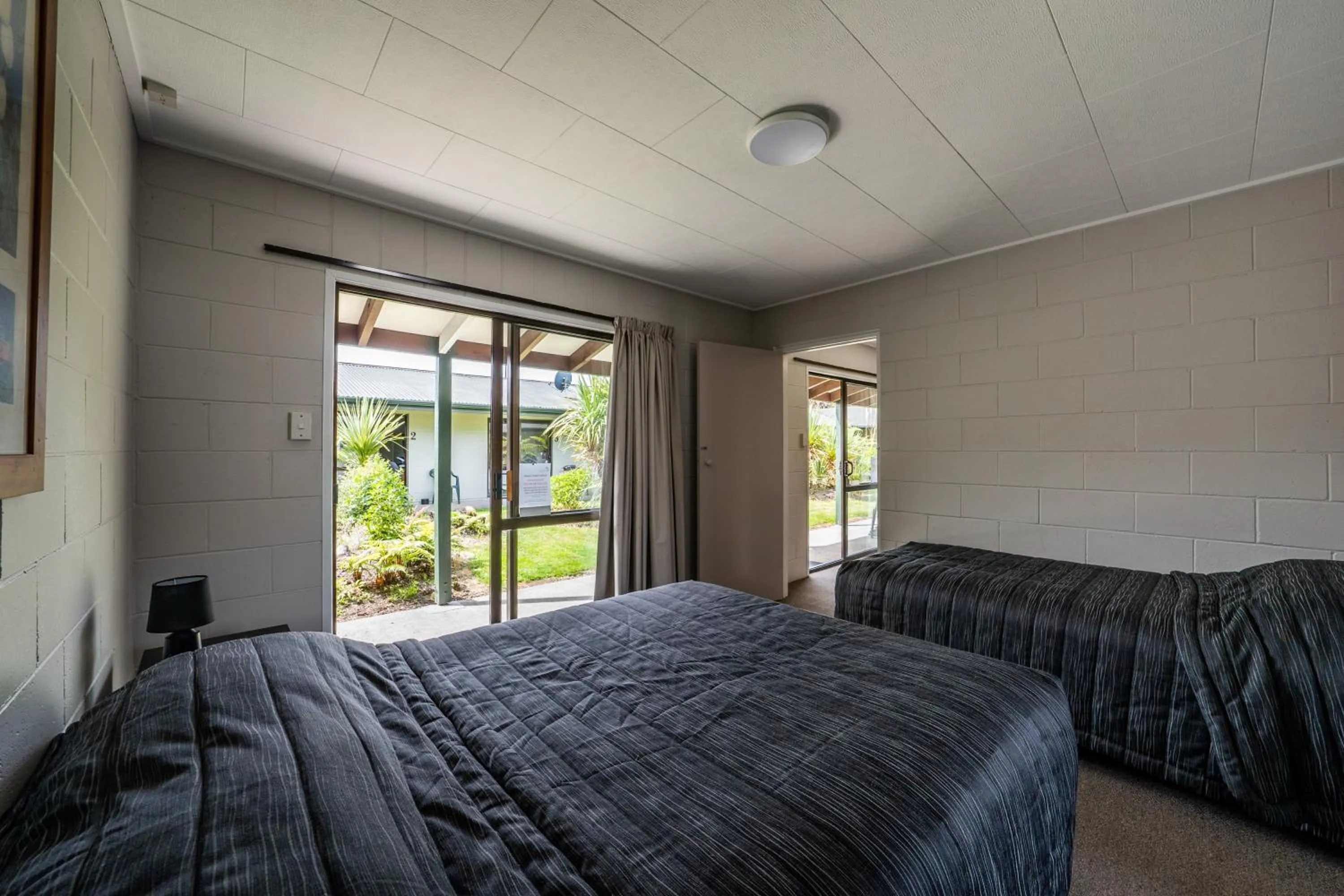 Bedroom, Bed in Dawsons Hotel