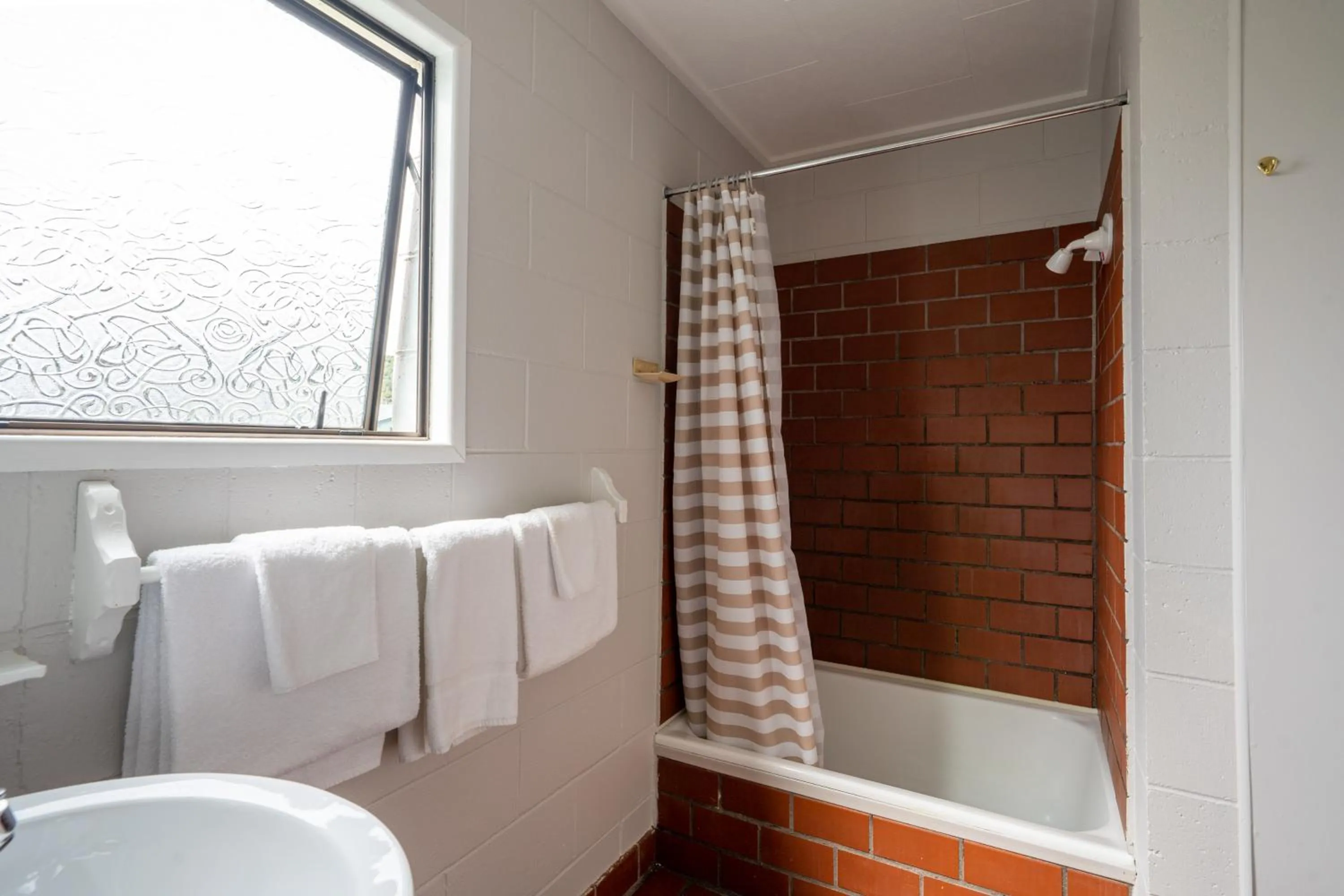 Shower in Dawsons Hotel