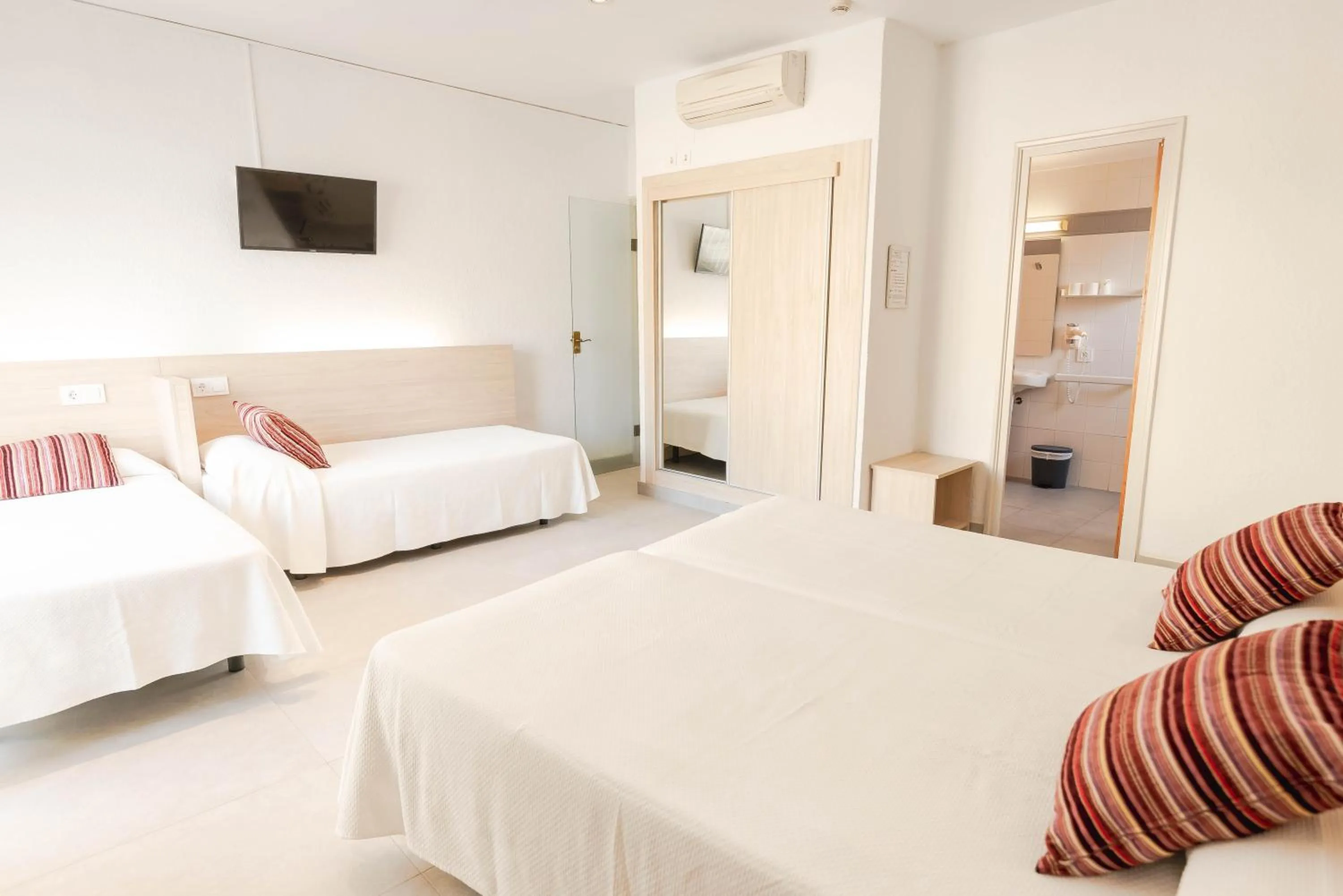 Bed in Hotel S'Agoita