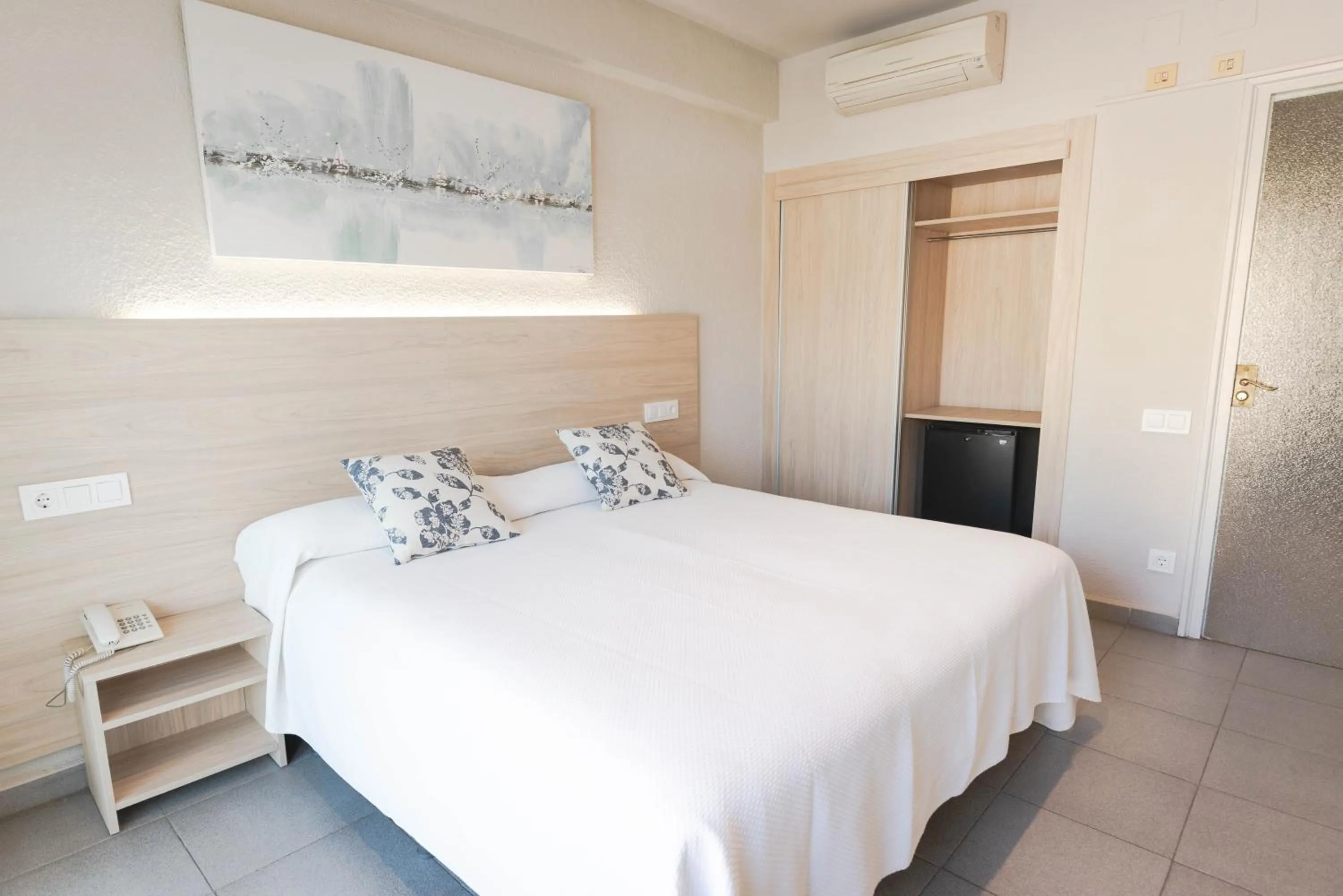 Bed in Hotel S'Agoita