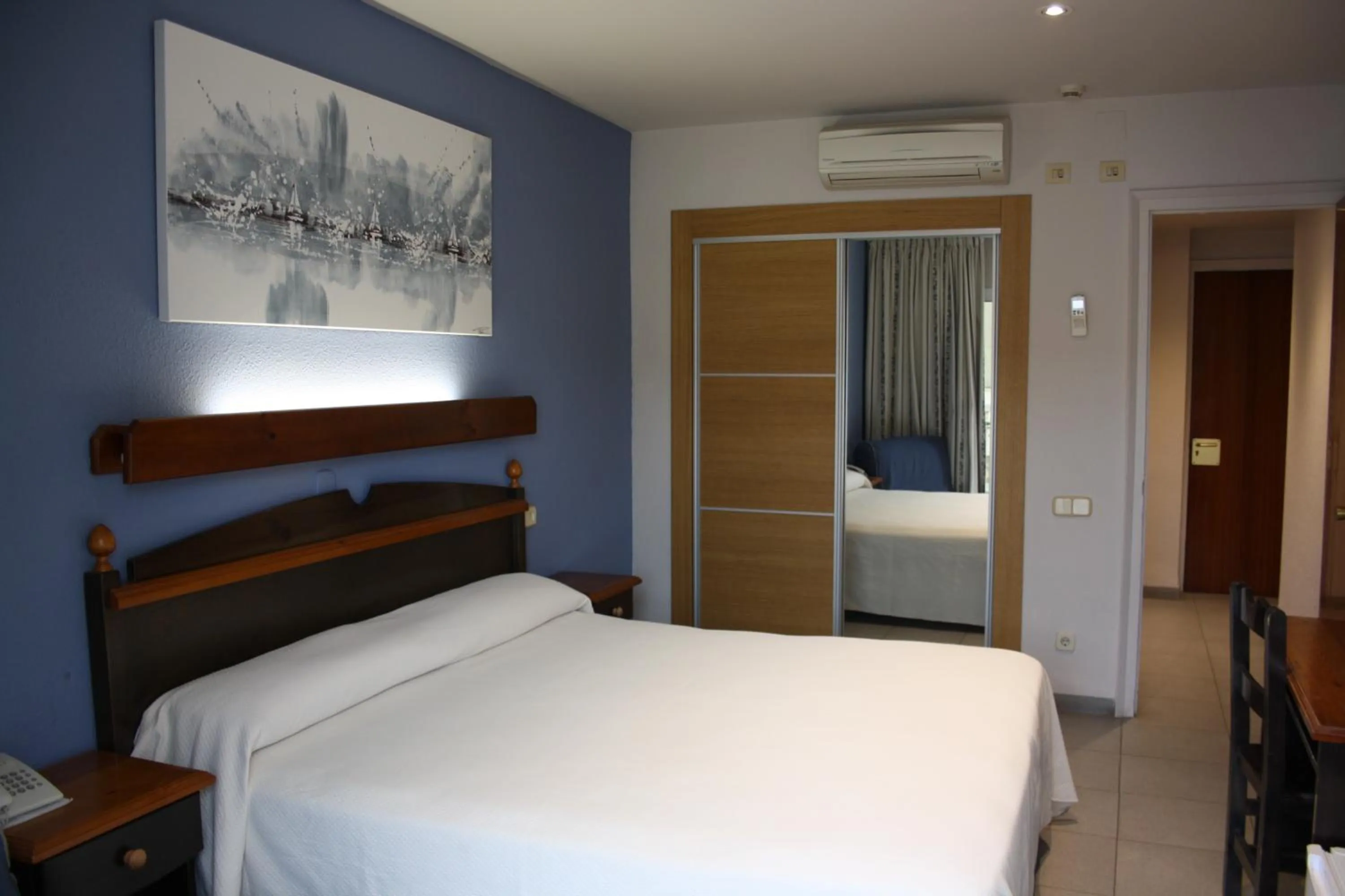 Photo of the whole room, Bed in Hotel S'Agoita