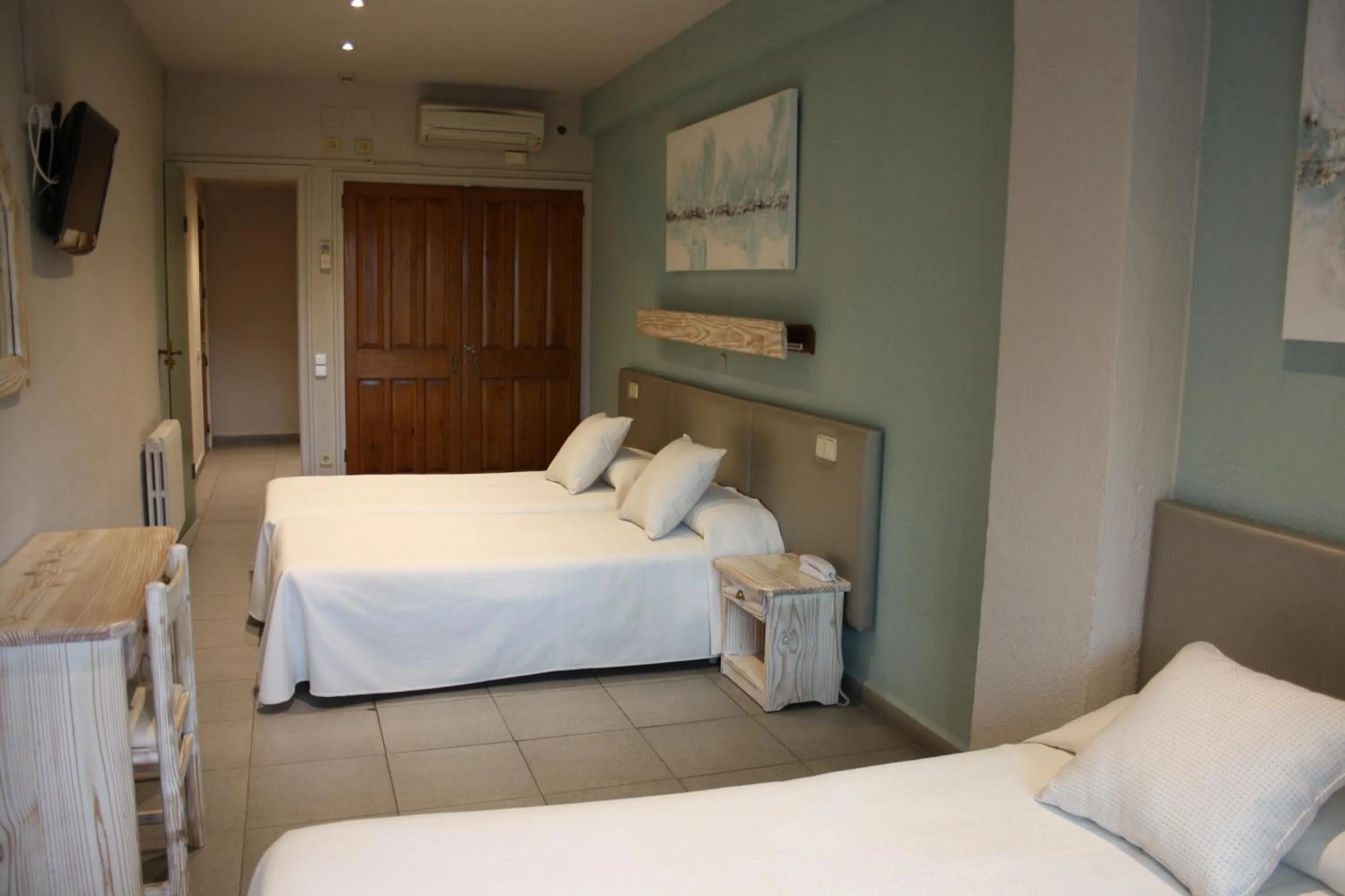 Photo of the whole room, Bed in Hotel S'Agoita