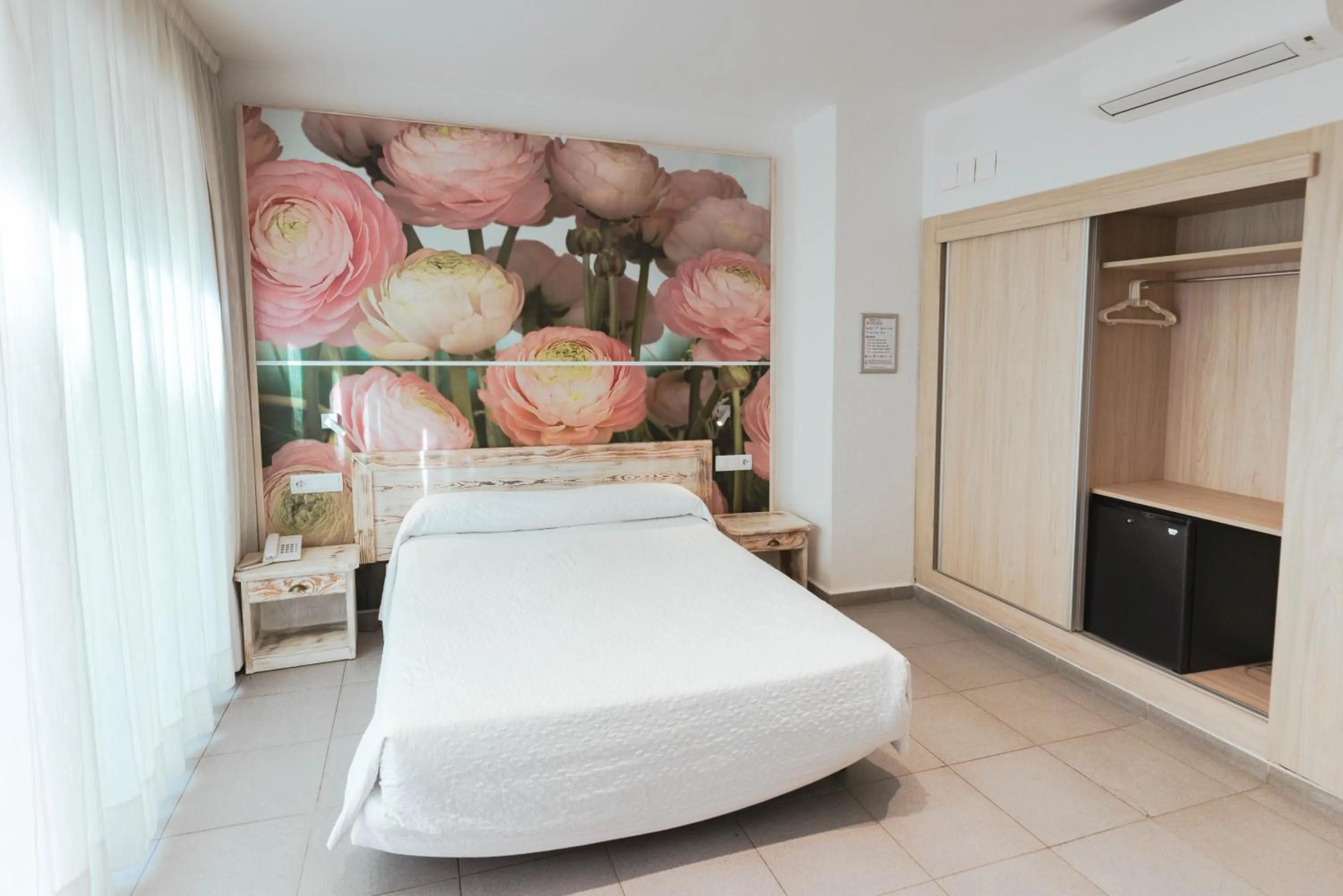 Bed in Hotel S'Agoita