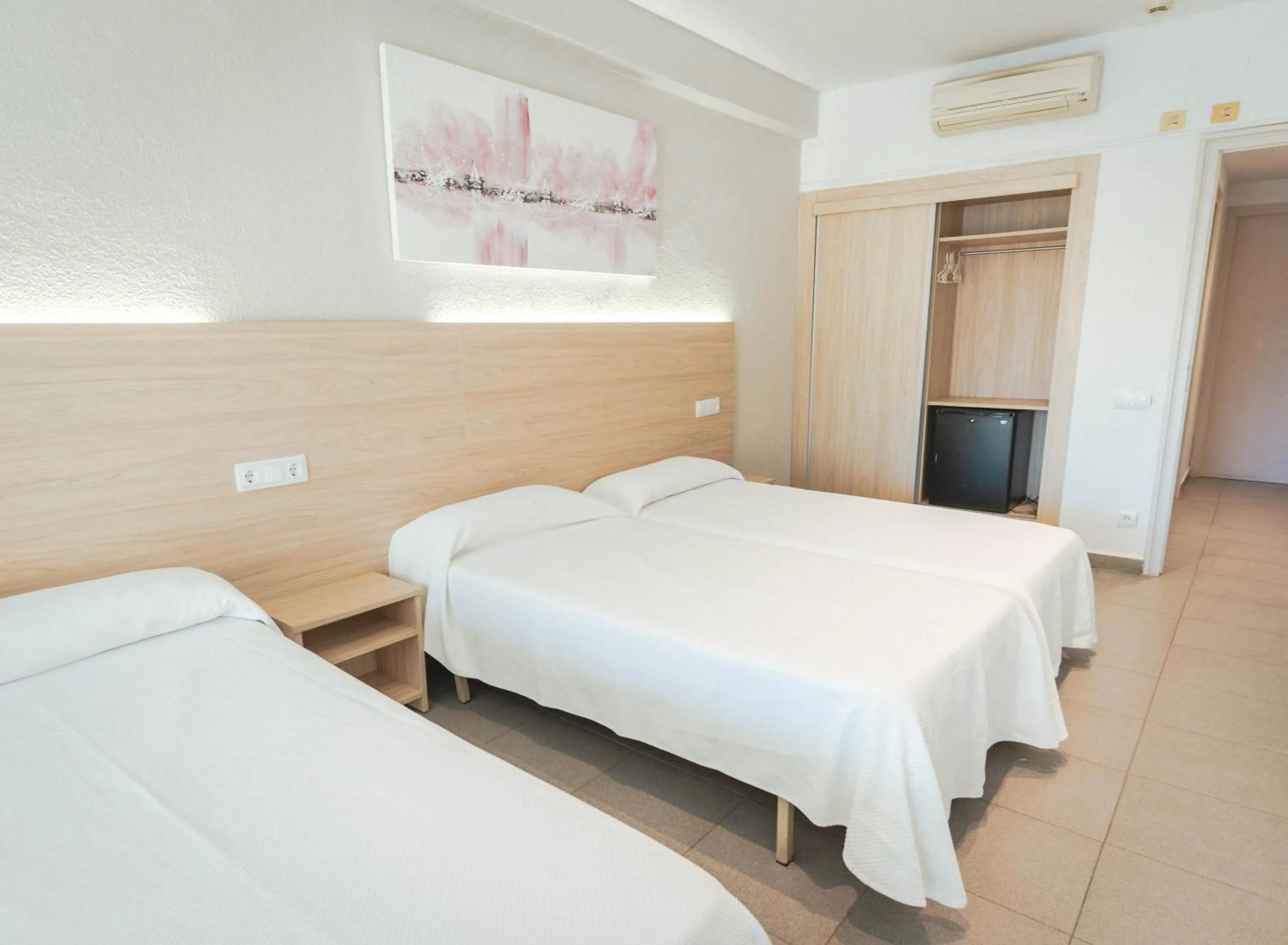 Bed in Hotel S'Agoita