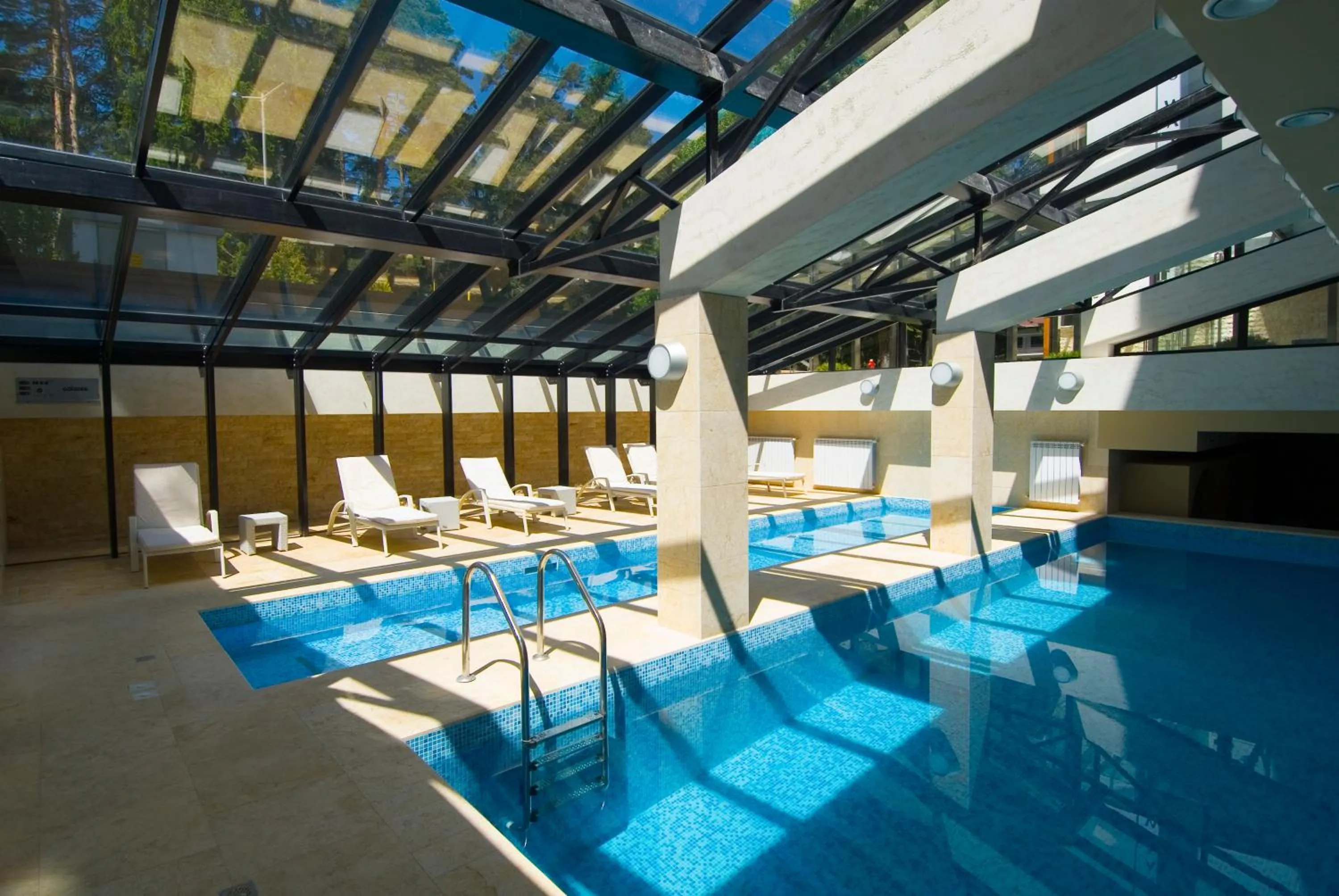 Swimming pool in Radina's Way Hotel