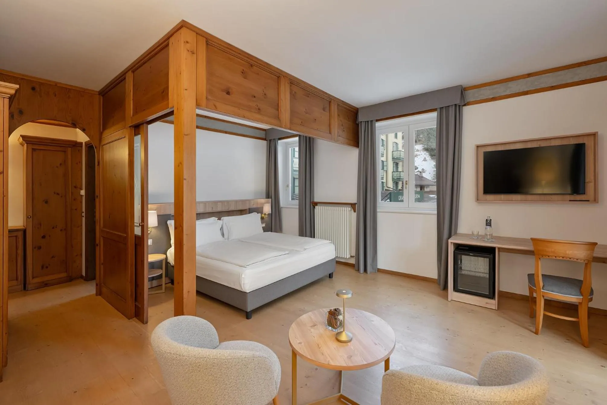 Bedroom, Bed in Grand Hotel Misurina