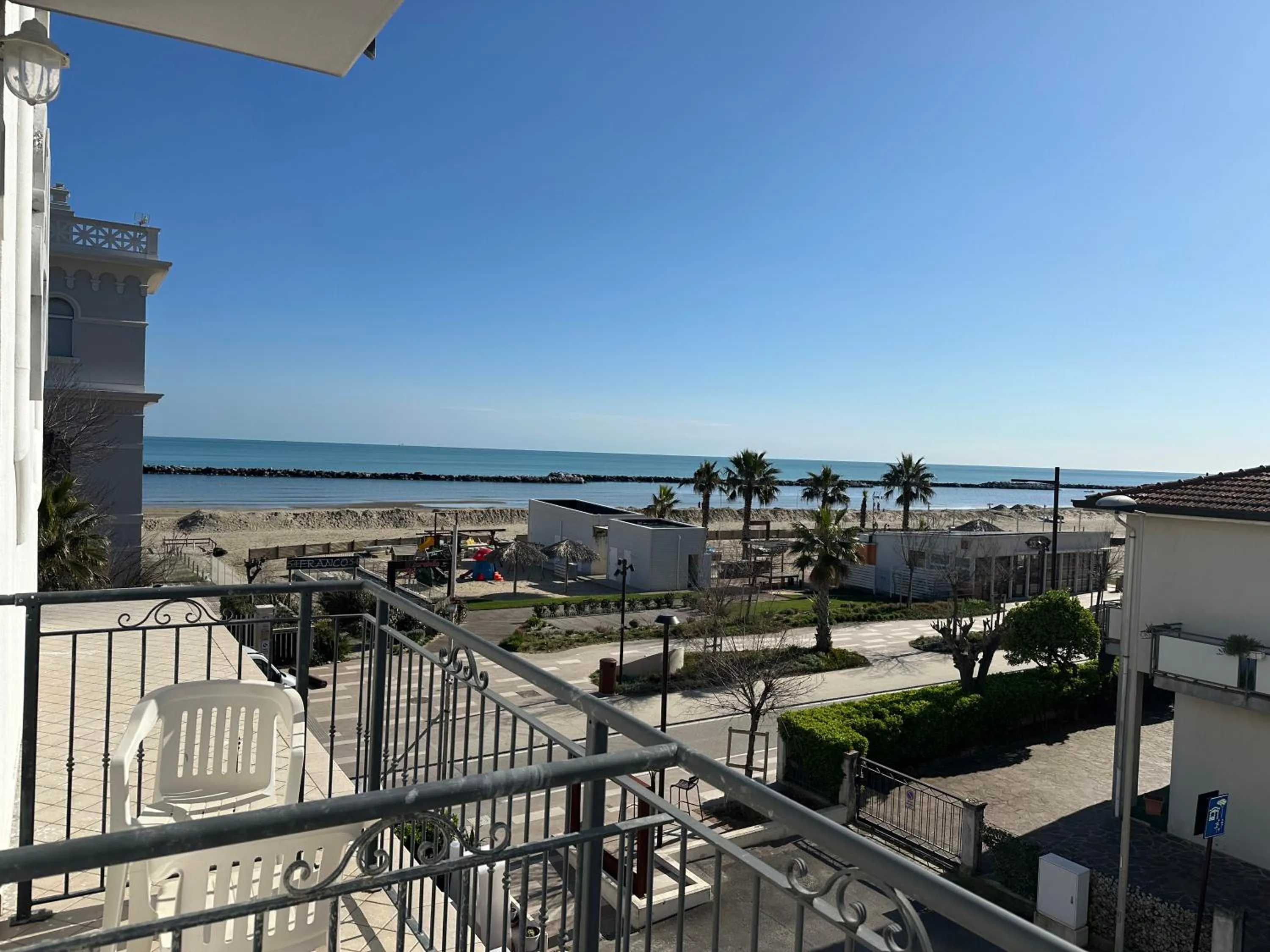 Day in Hotel Alcazar