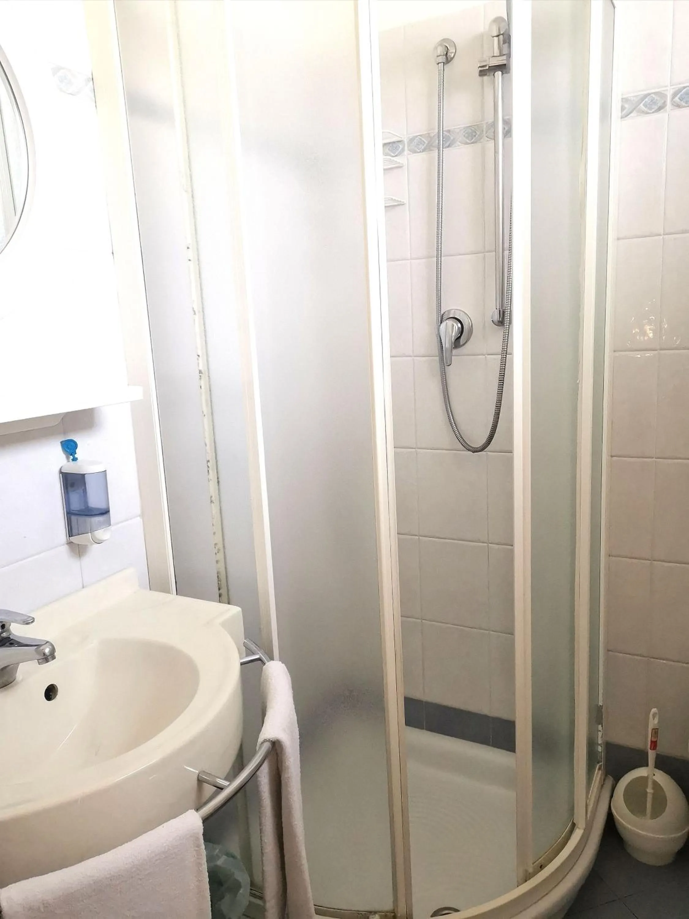 Shower in Hotel Alcazar