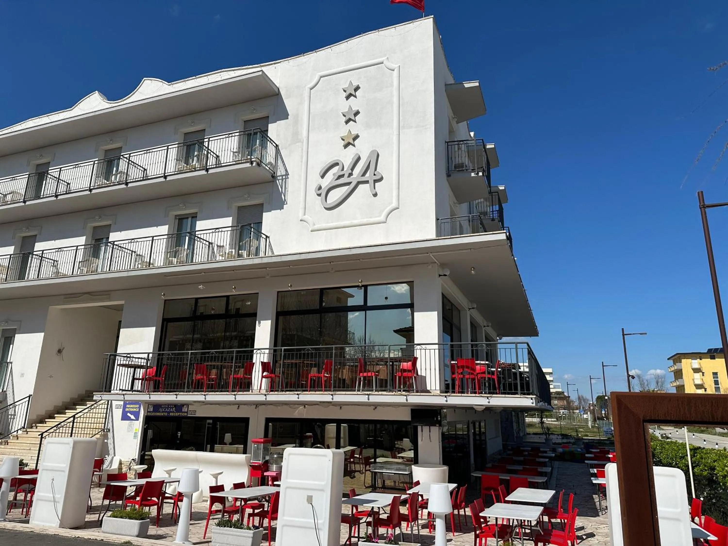 Day in Hotel Alcazar